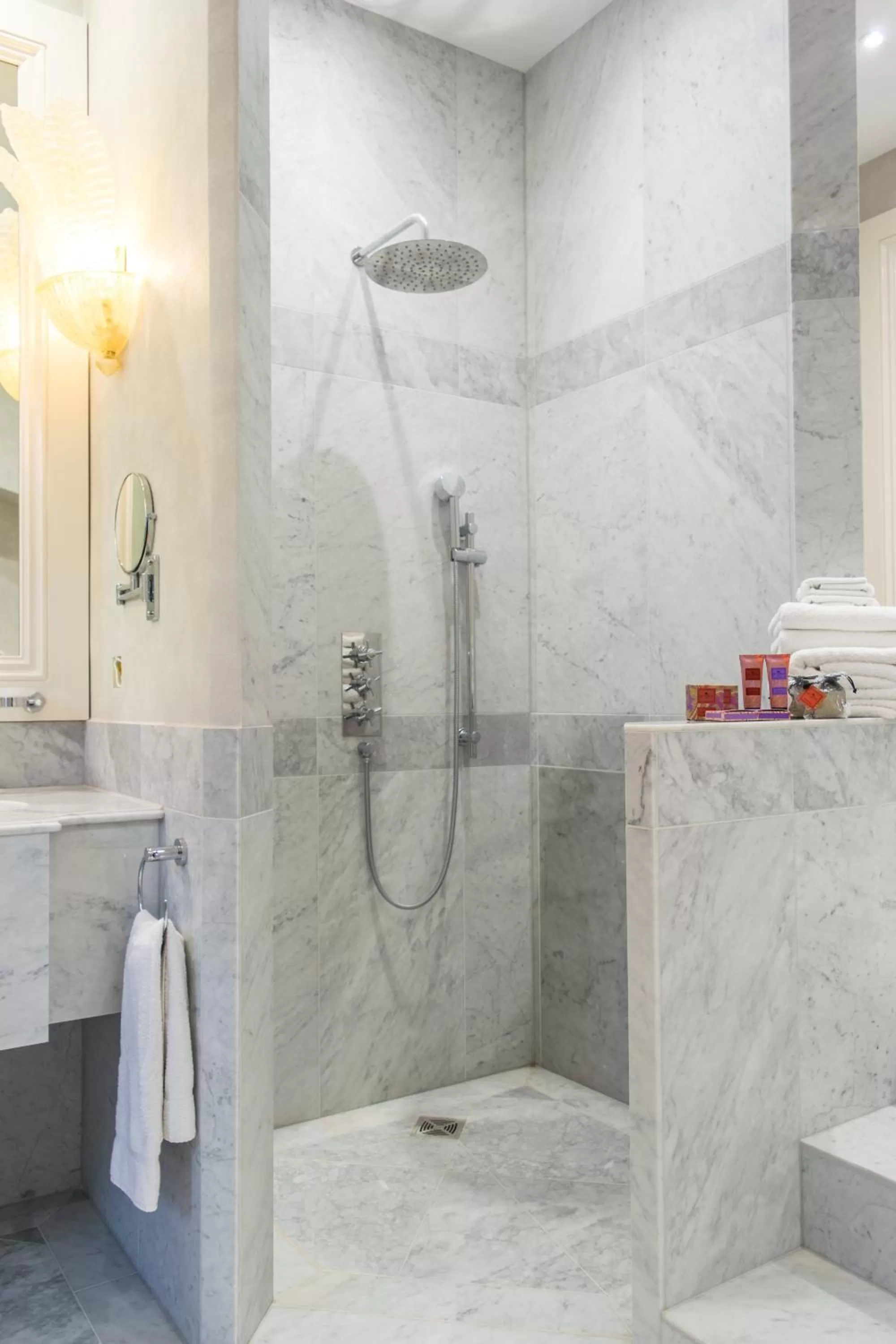 Shower in The Chatsworth Hotel