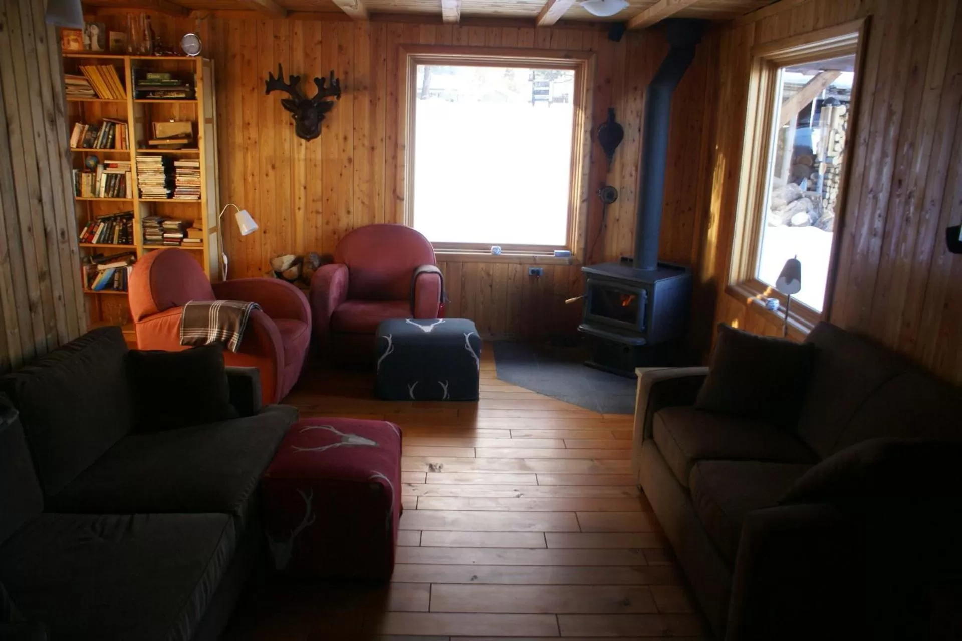 Communal lounge/ TV room in Alpenglow Bed and Breakfast