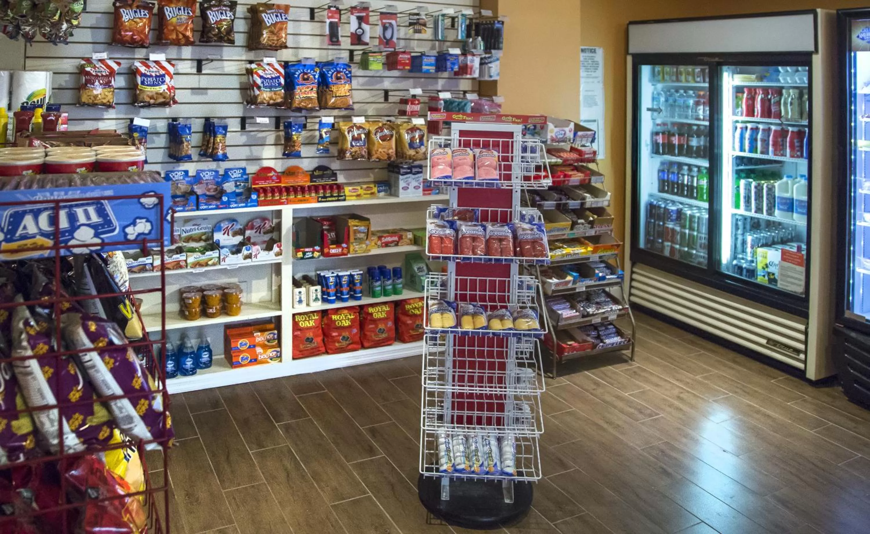 On-site shops in Sailport Waterfront Suites