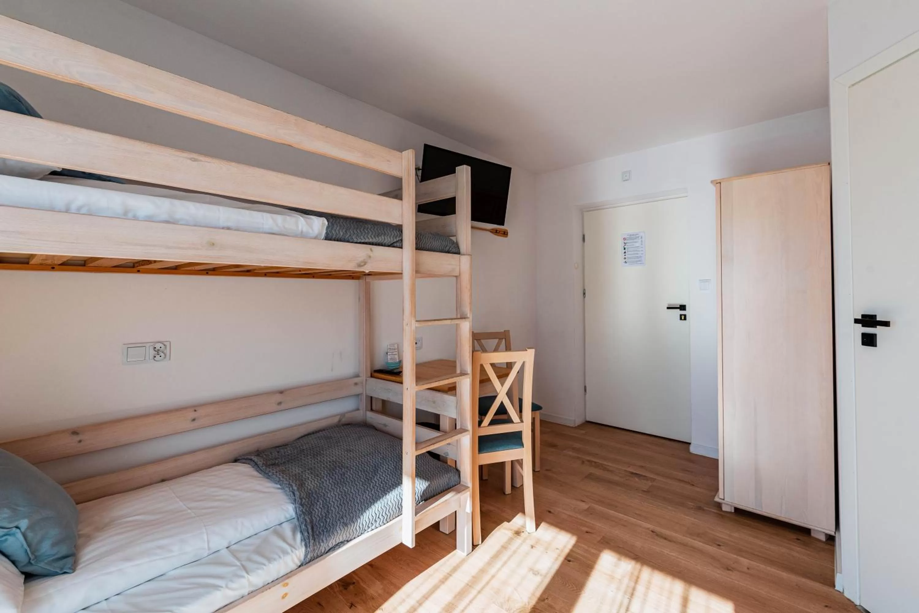 hair dresser, Bunk Bed in Willa ŻeglarSki