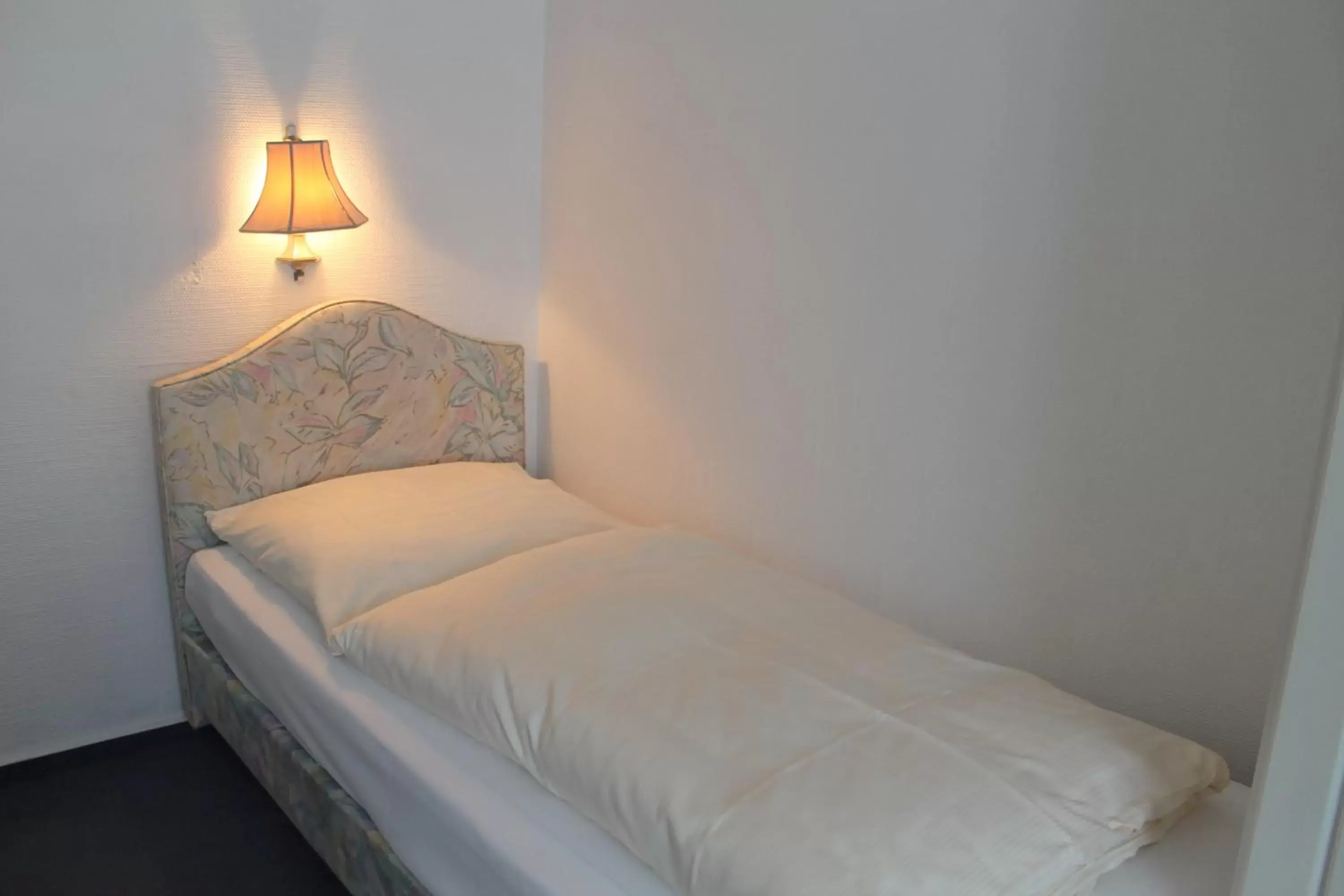 Economy Single Room in Centro Hotel Arde Köln City, Trademark Collection by Wyndham Economy Single Room in Centro Hotel Arde Köln City, Trademark Collection by Wyndham