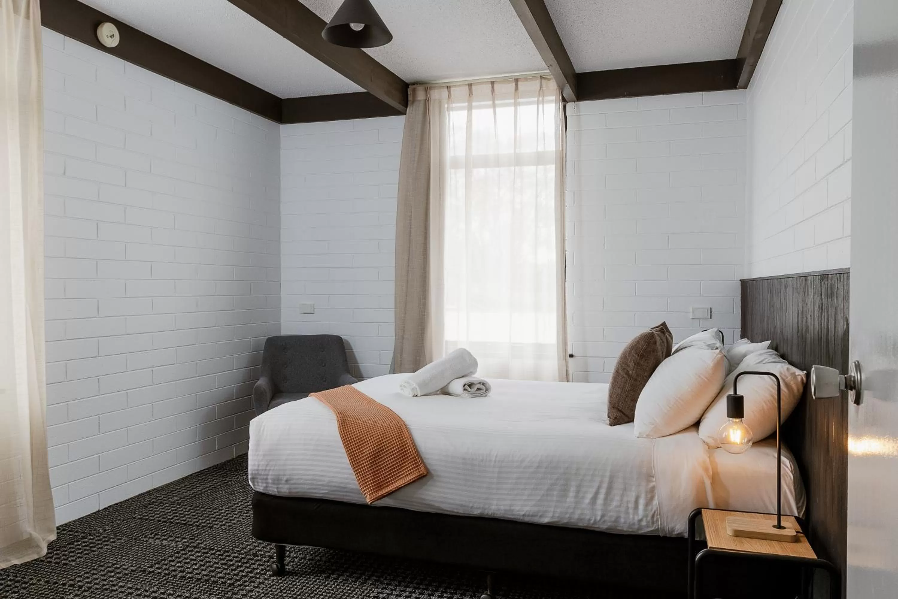 Bed in Midtown Motor Inn