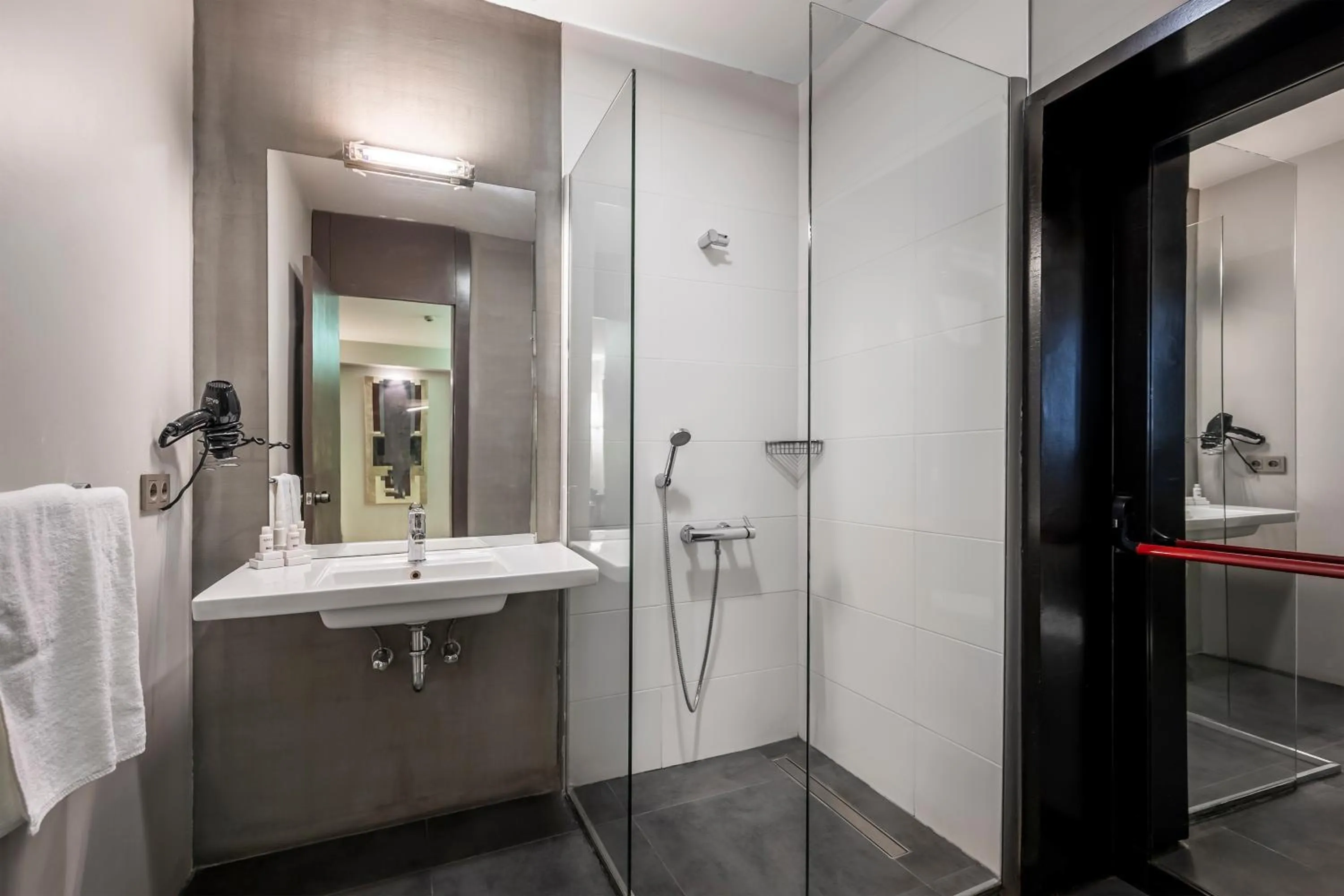Bathroom in Ansen Hotel and Suites