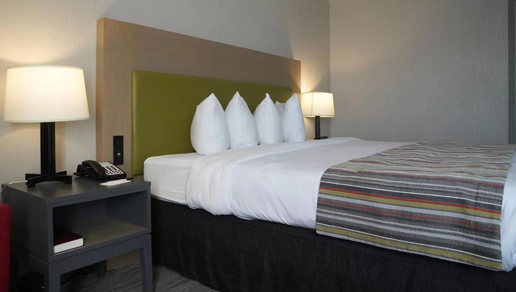 Bed in Country Inn & Suites by Radisson, Grand Prairie-DFW-Arlington, TX
