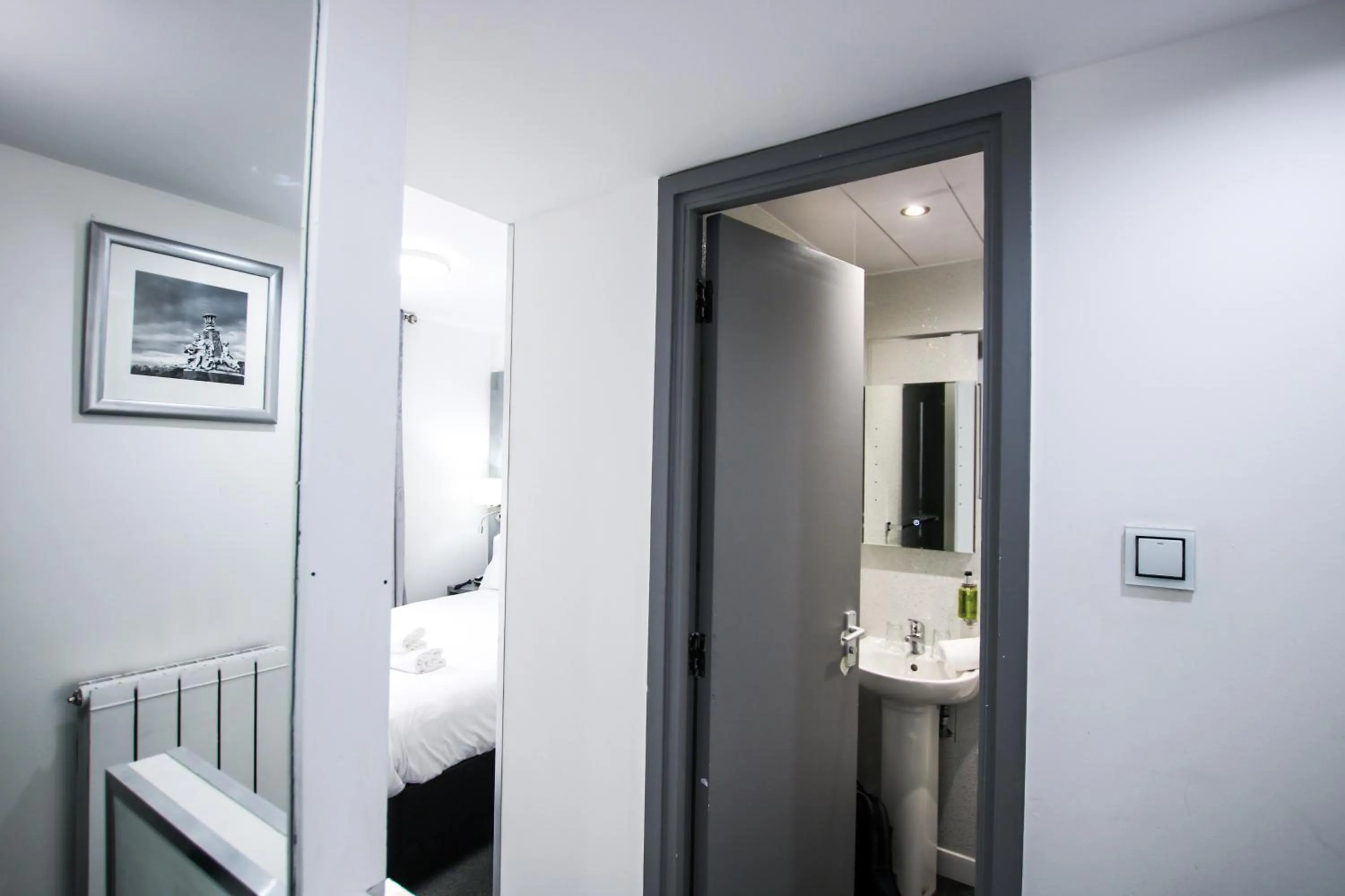 Bathroom in Brunswick Merchant City Hotel