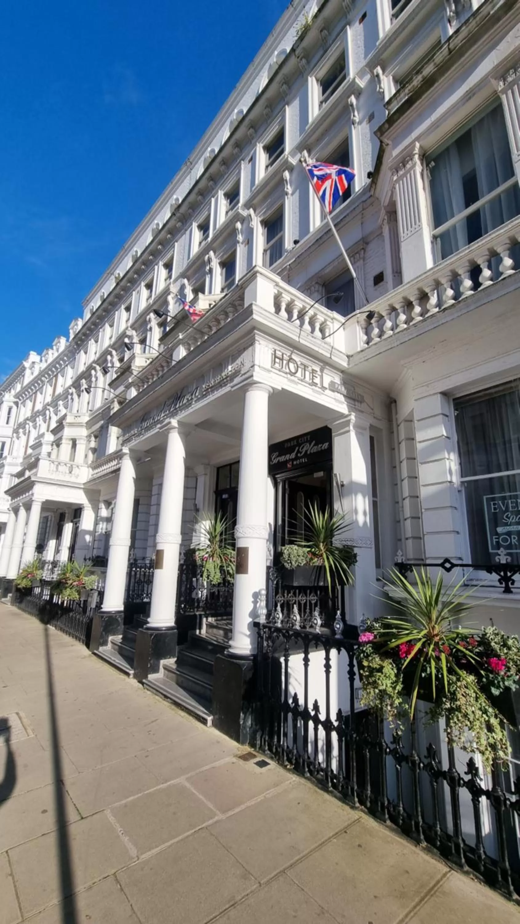 Facade/entrance in The Park City Grand Plaza Kensington Hotel
