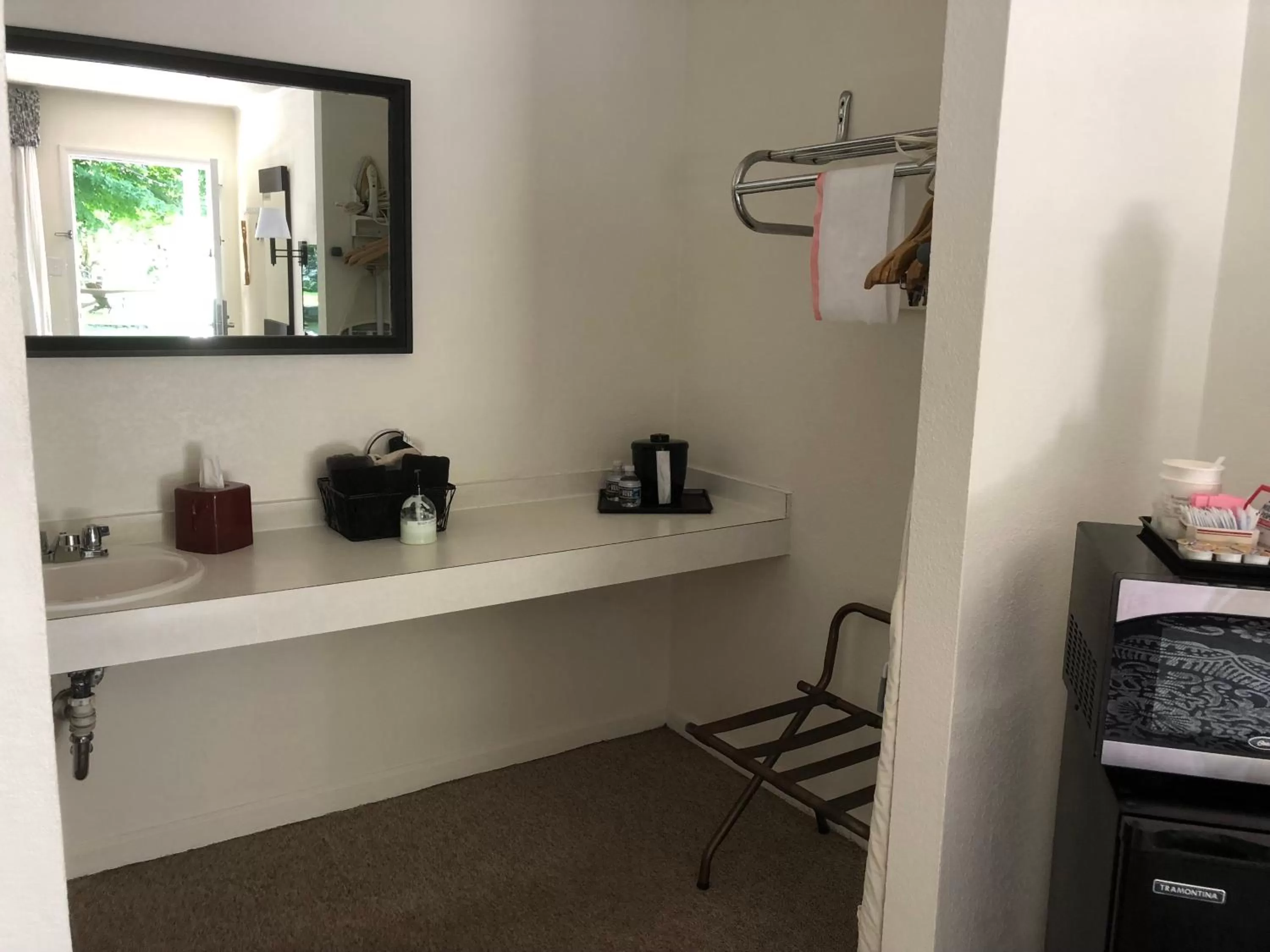 Bathroom in Cardinal Inn