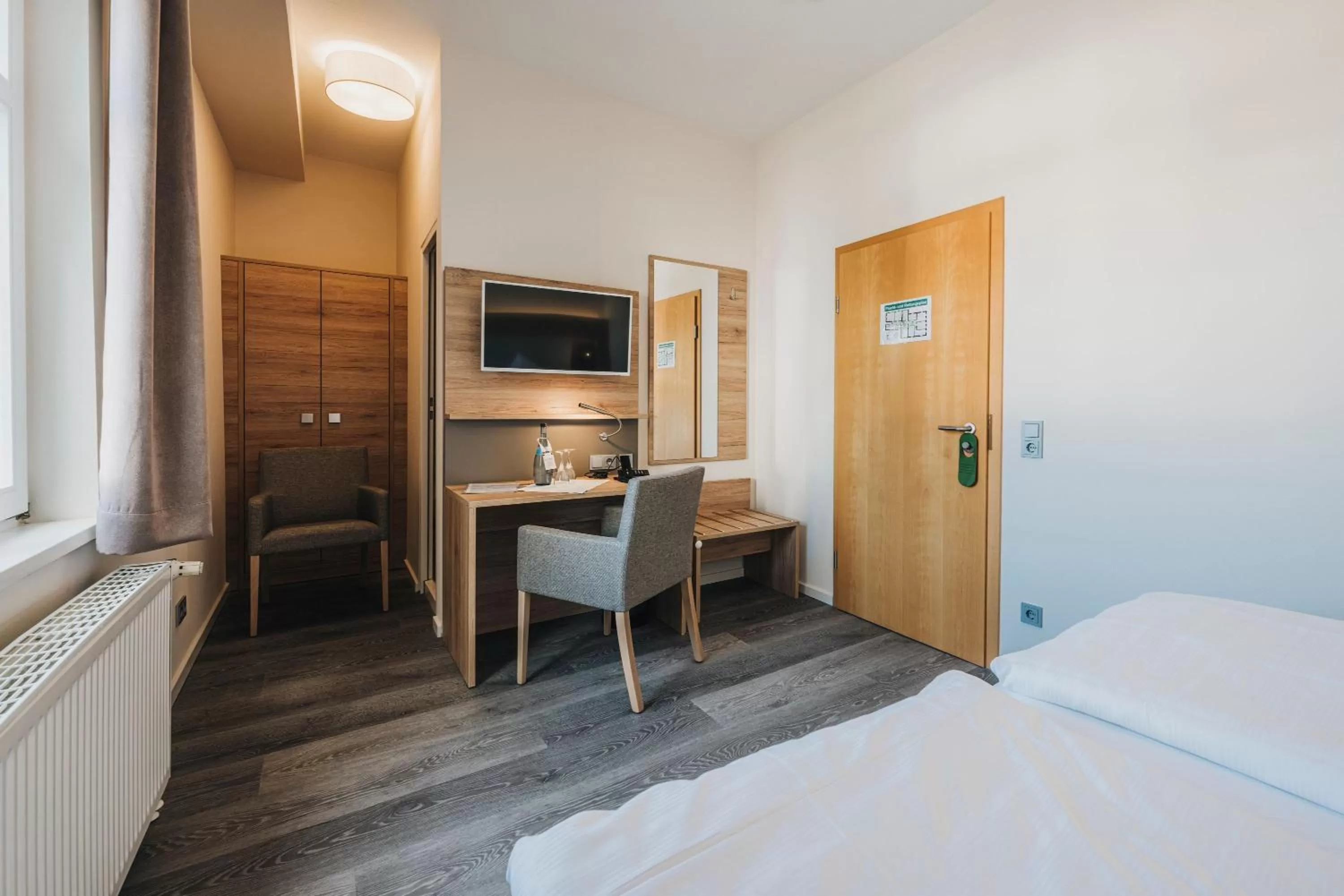 Photo of the whole room, Bed in Hotel Restaurant Roemer