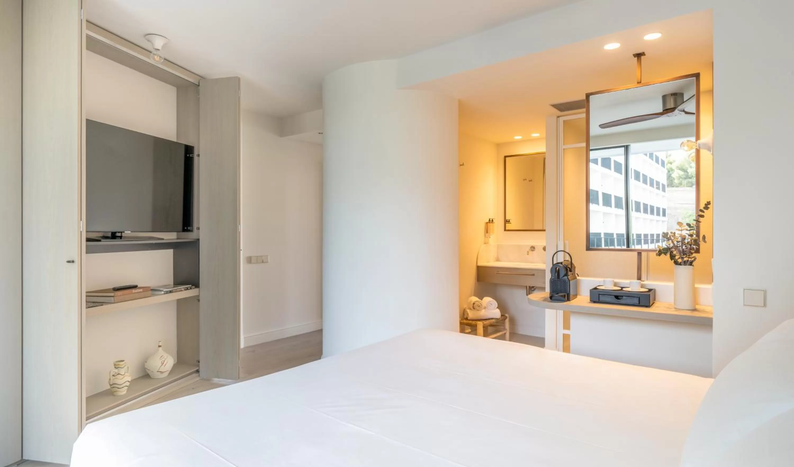 Bathroom, Bed in Mercure Benidorm