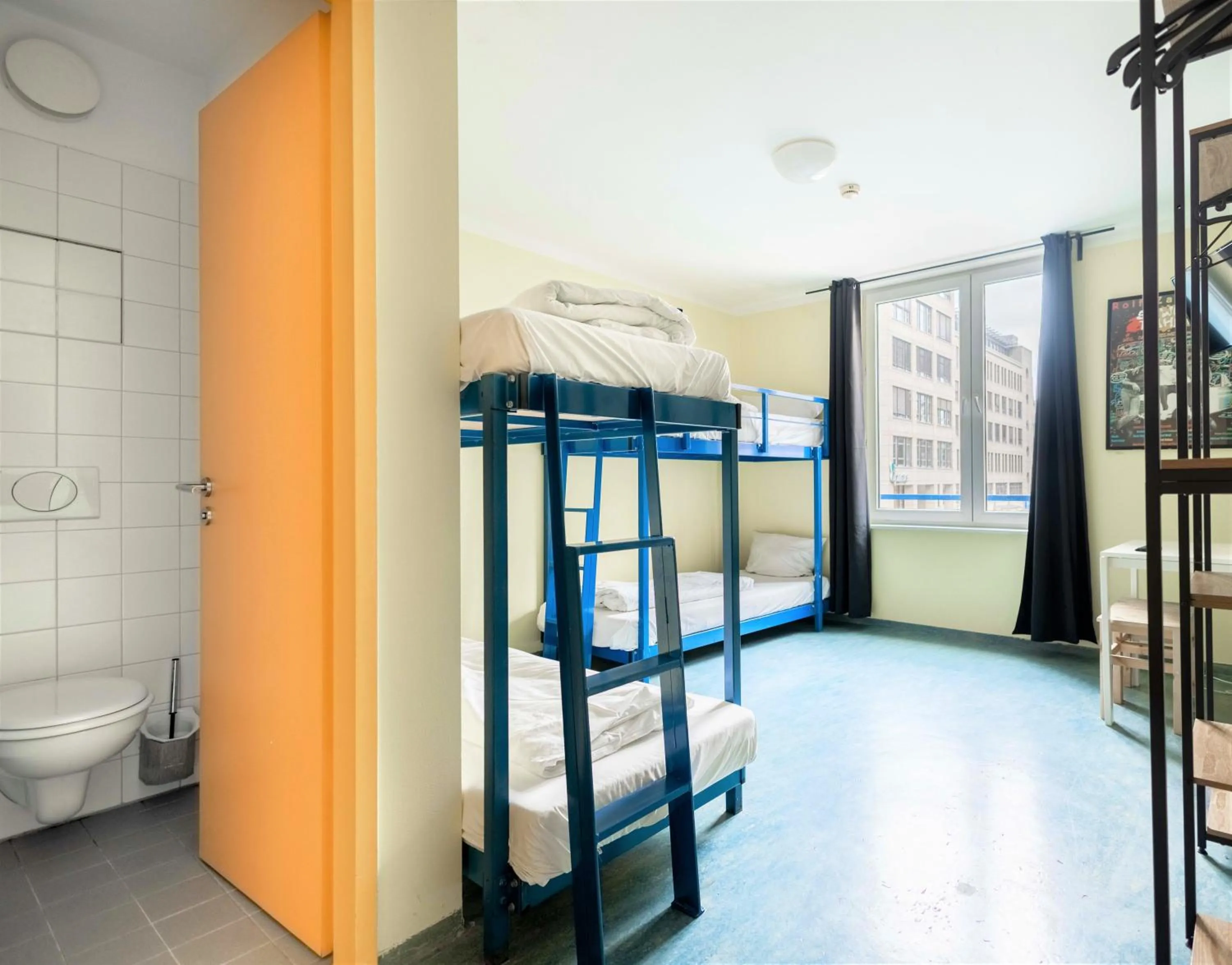 Shower, Bed in Pegasus Hostel Berlin