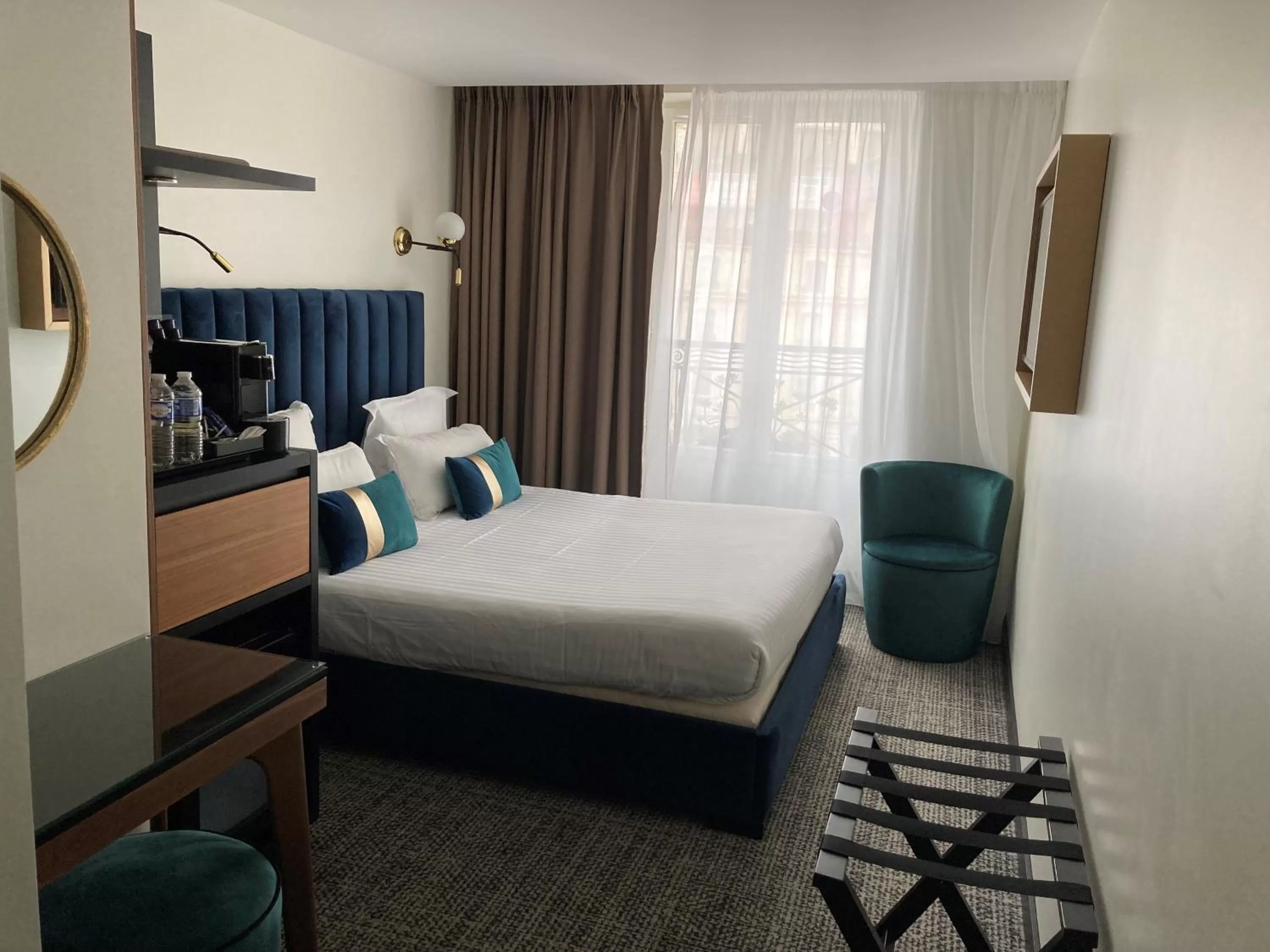 Bedroom, Bed in Le Grand Hôtel de Normandie