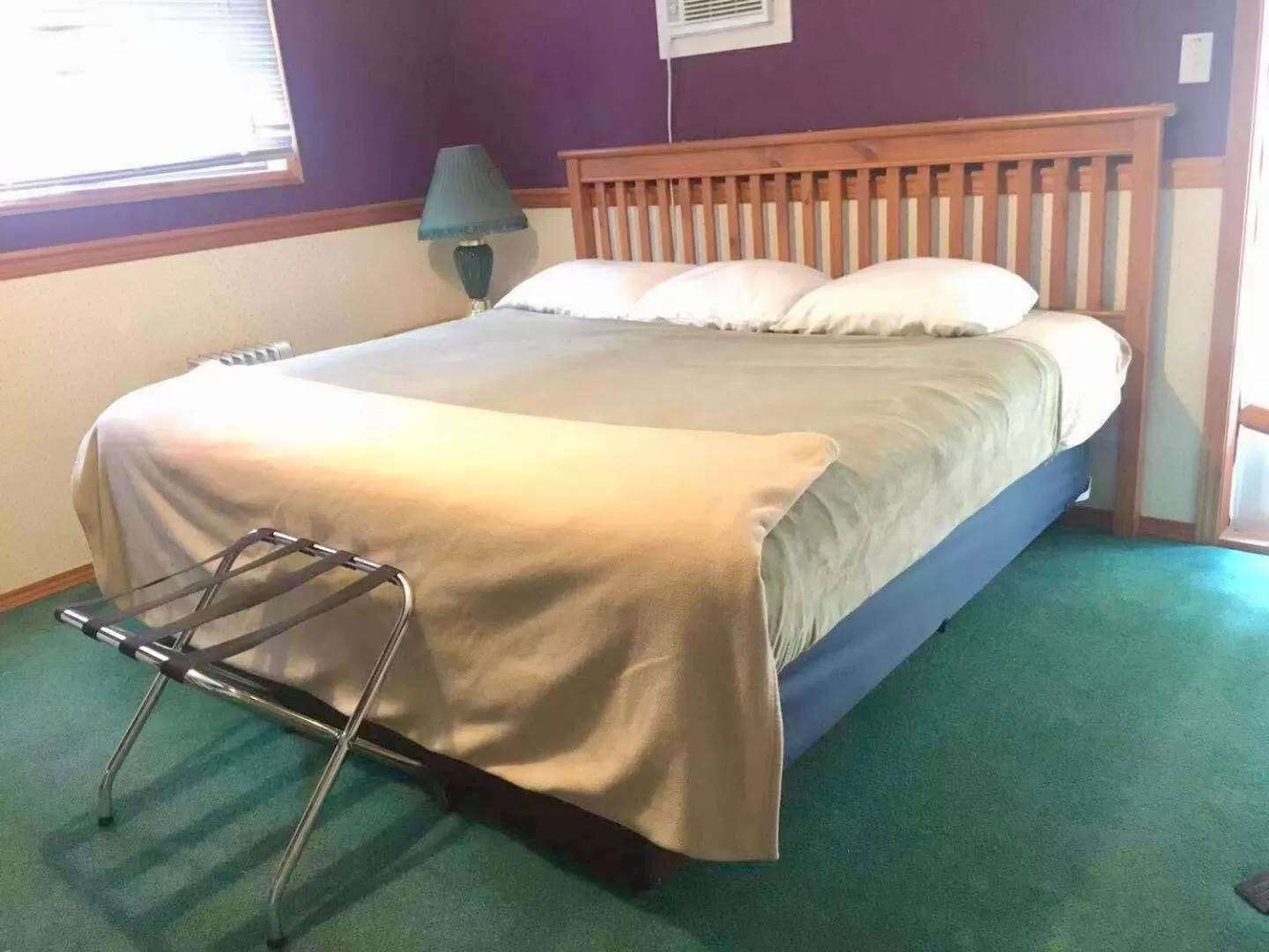 Bed in Rainbow Lake Castle Resort