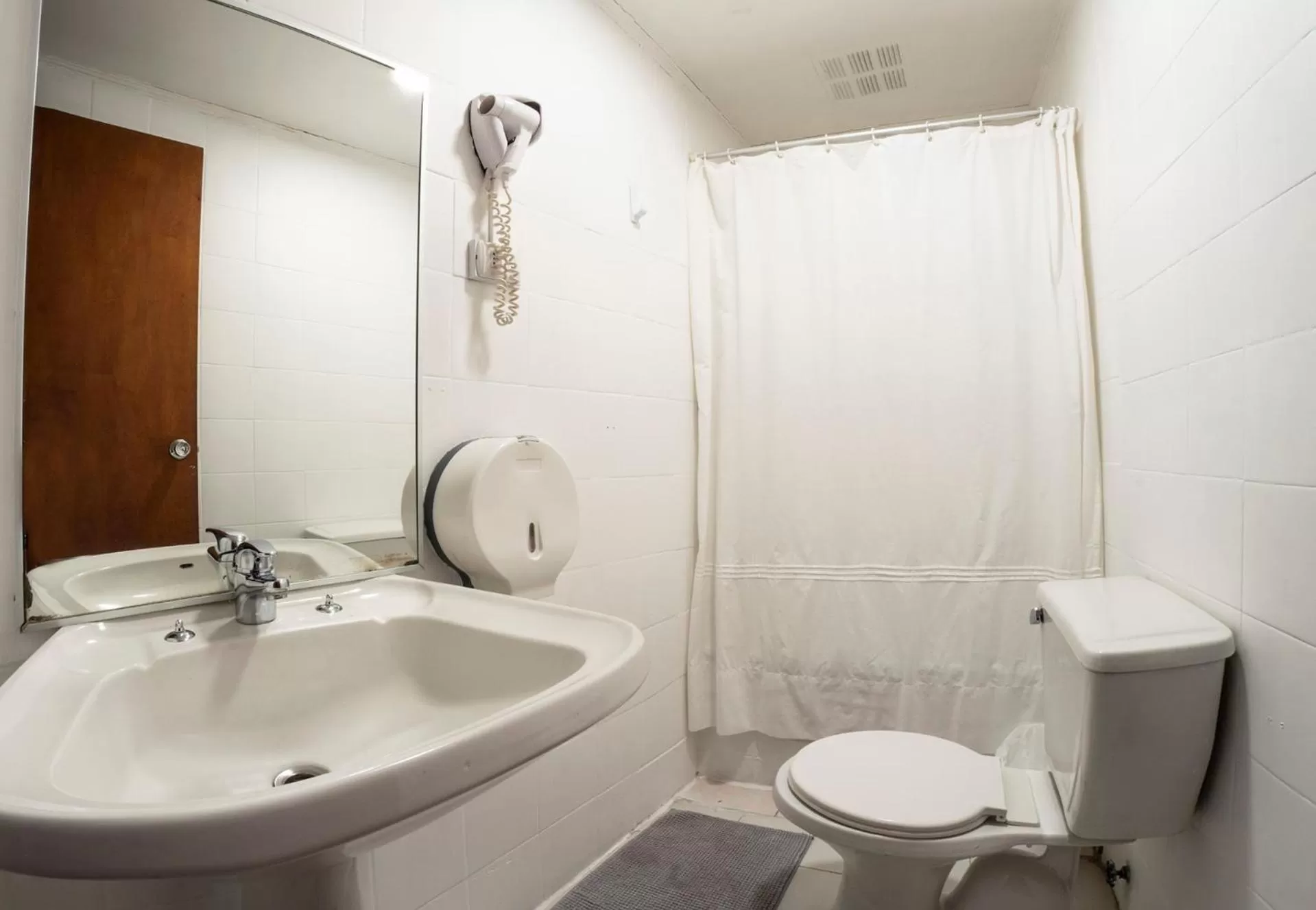 Bathroom in Etnico Bío Bío Hotel