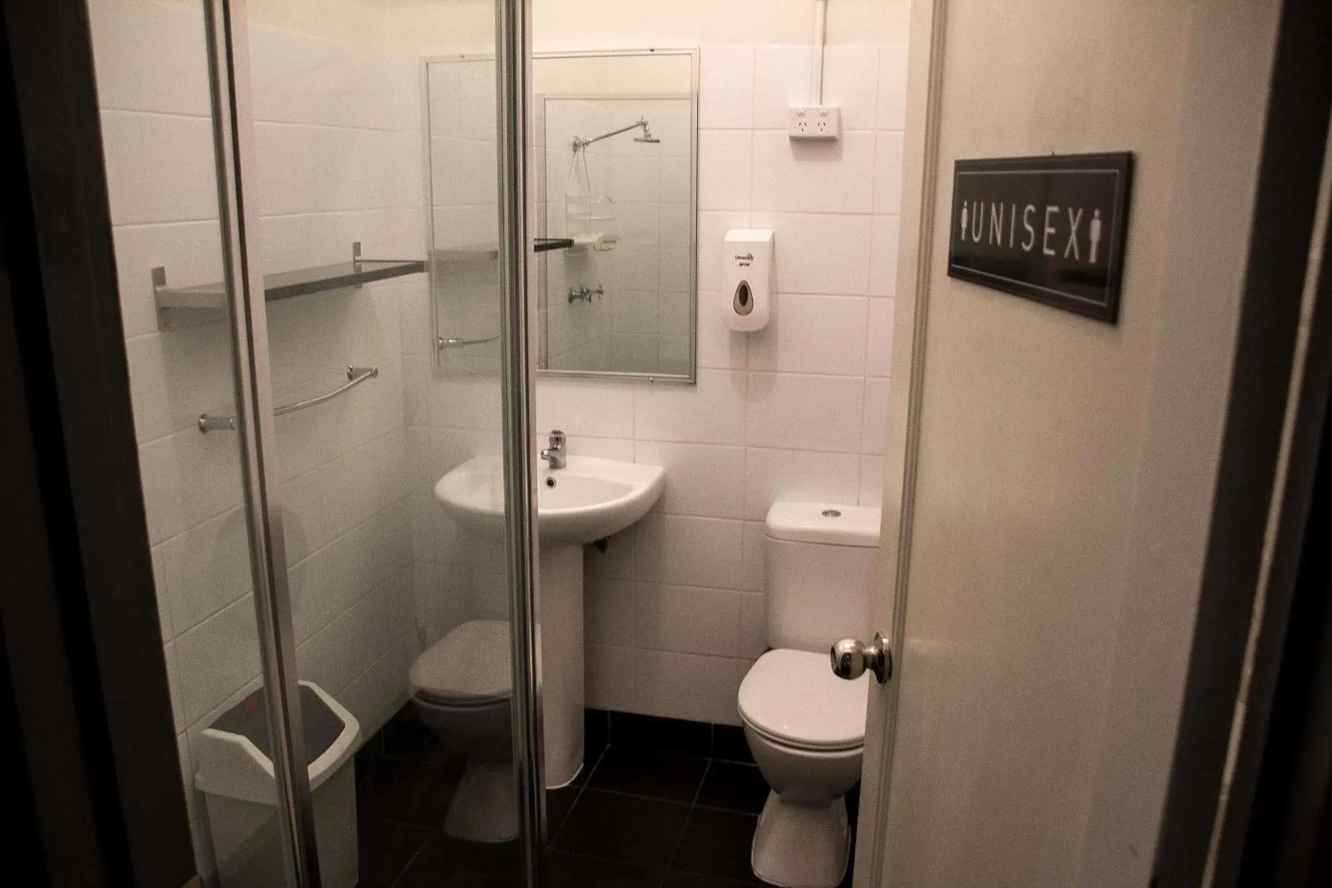 Bed in 6-Bed Mixed Dormitory Room in The Shiralee Bed in 6-Bed Mixed Dormitory Room in The Shiralee