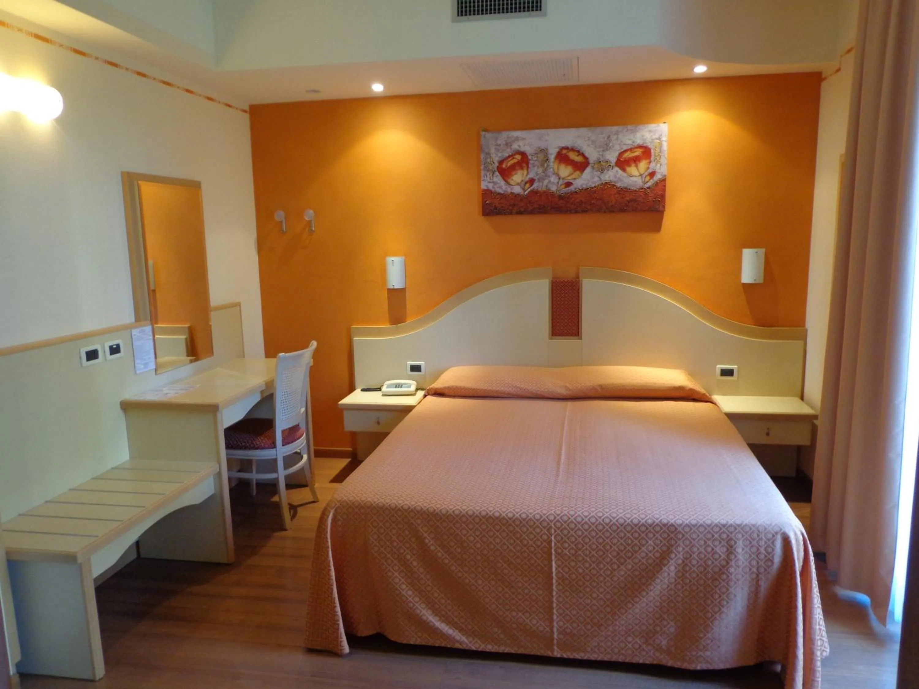 Bedroom, Bed in Hotel La Rondine