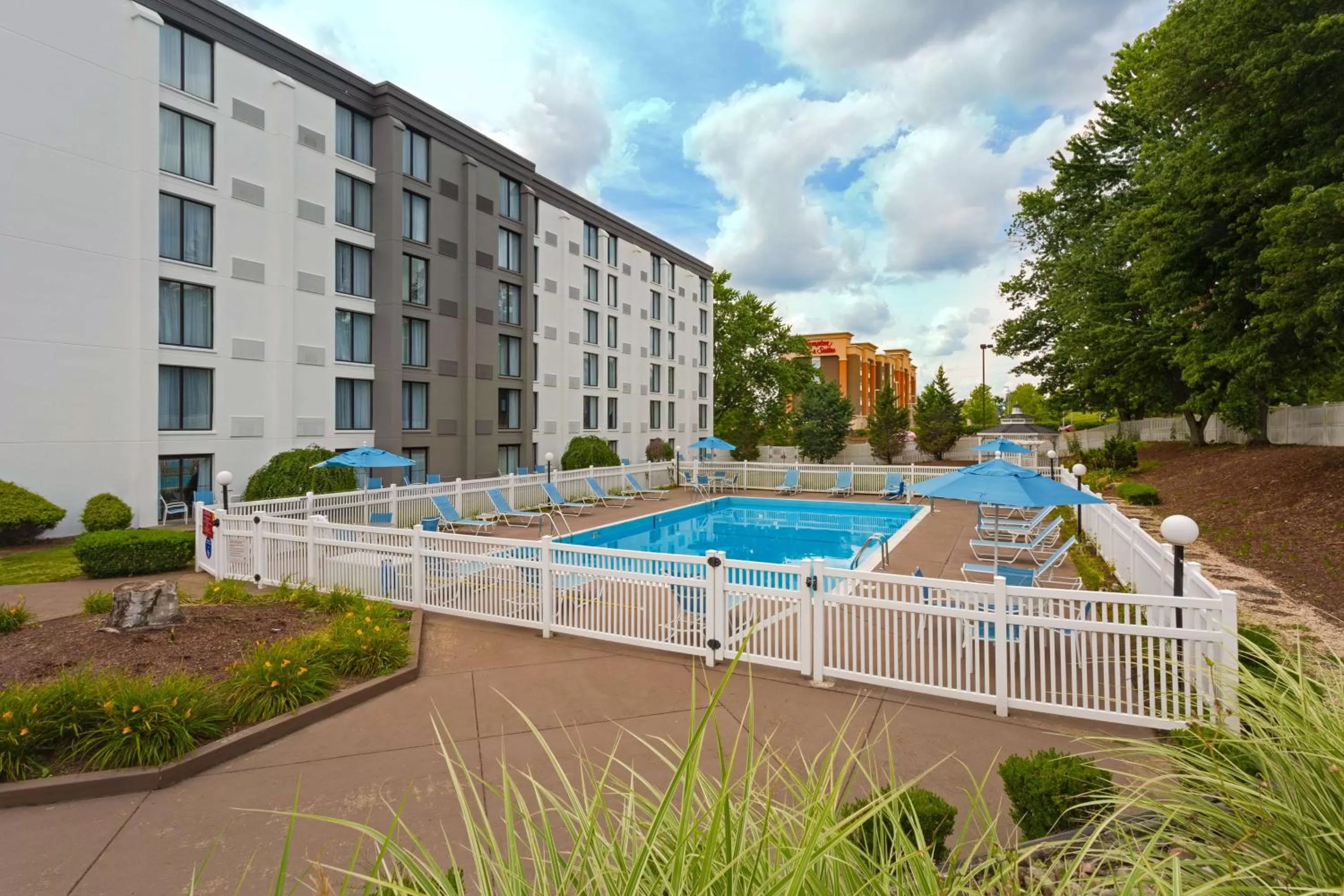 Pool view in DoubleTree by Hilton Washington Meadow Lands Casino Area