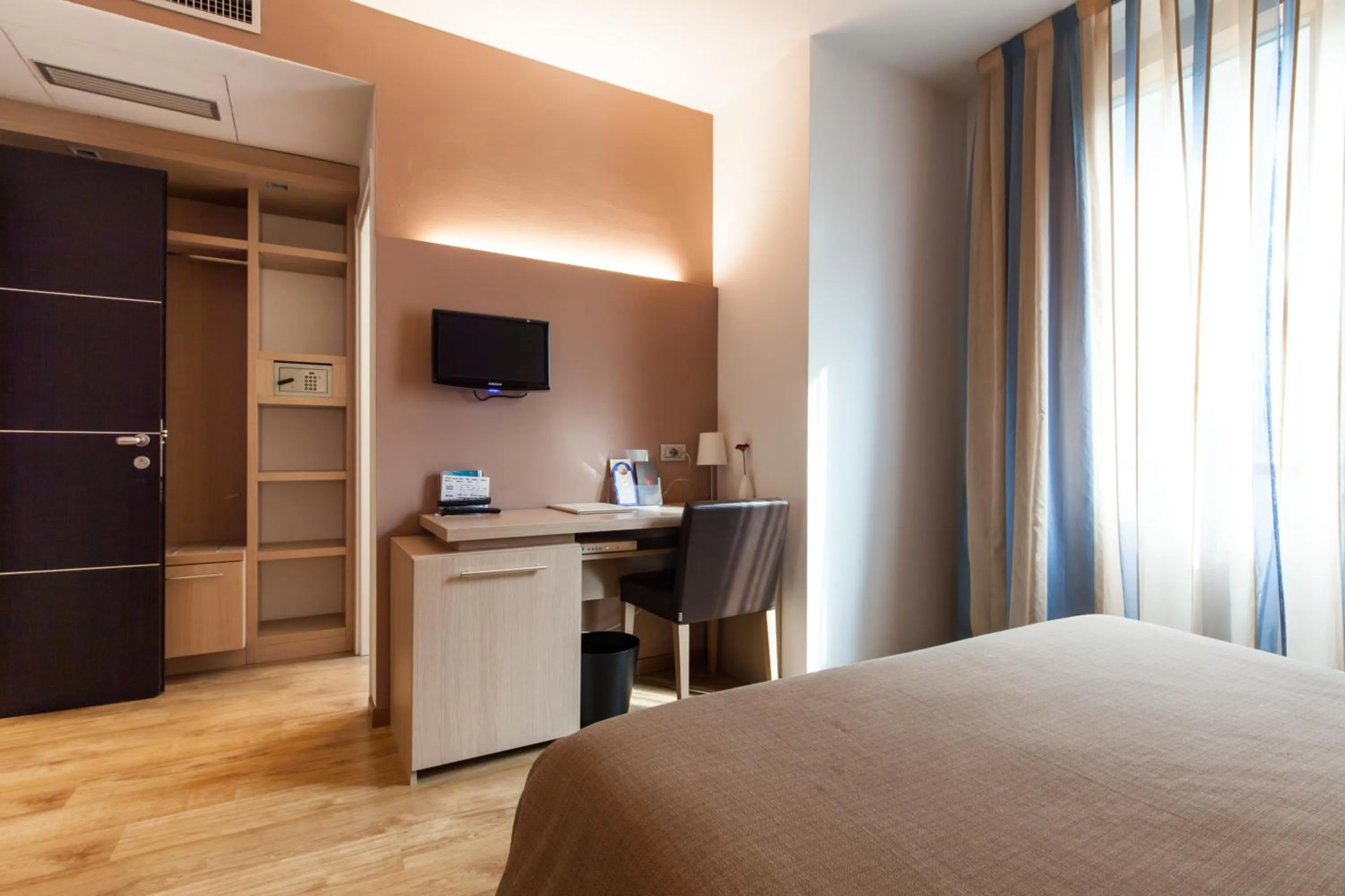 Bed in Hotel Michelangelo