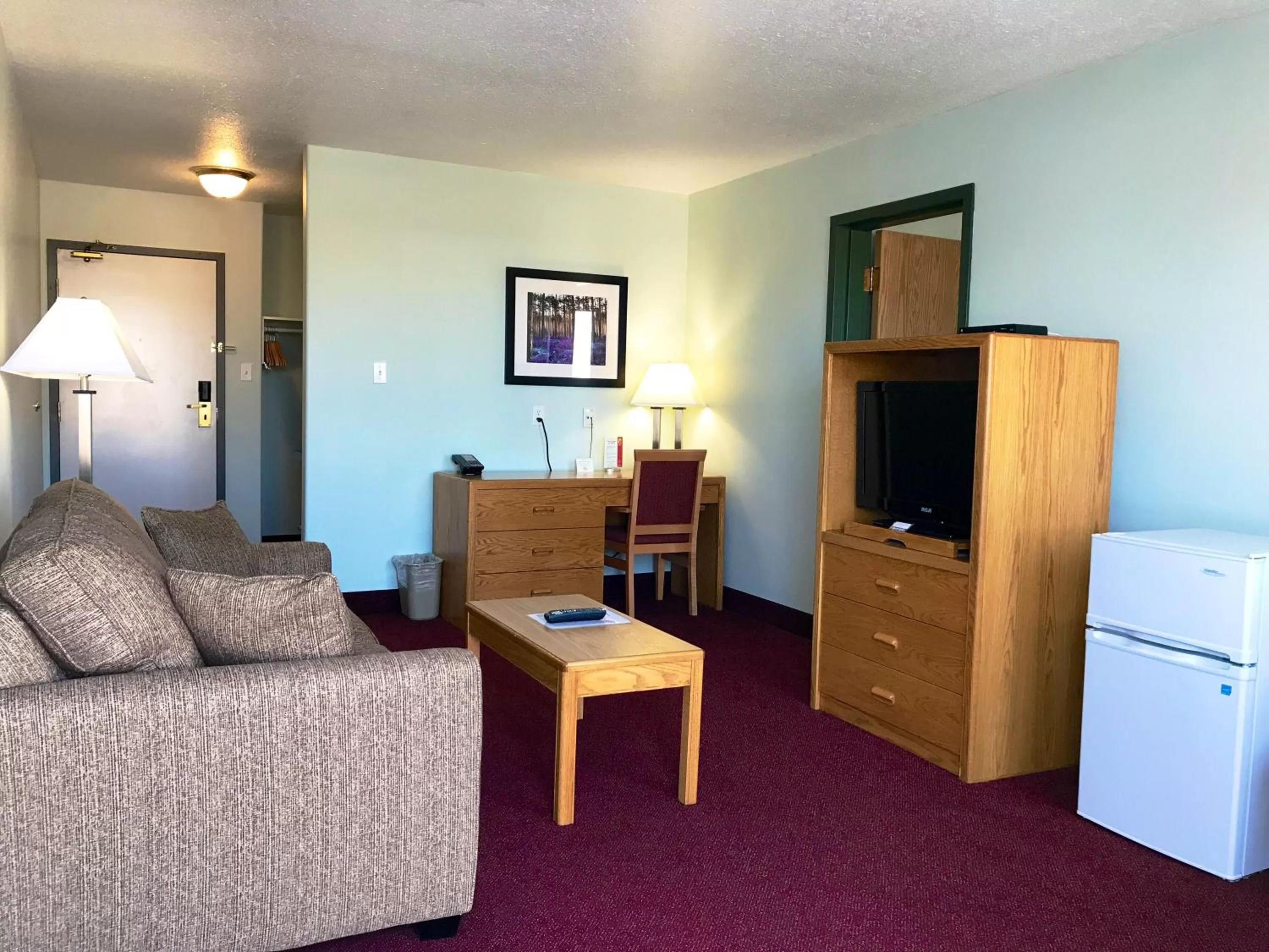 Living room in Super 8 by Wyndham Kindersley