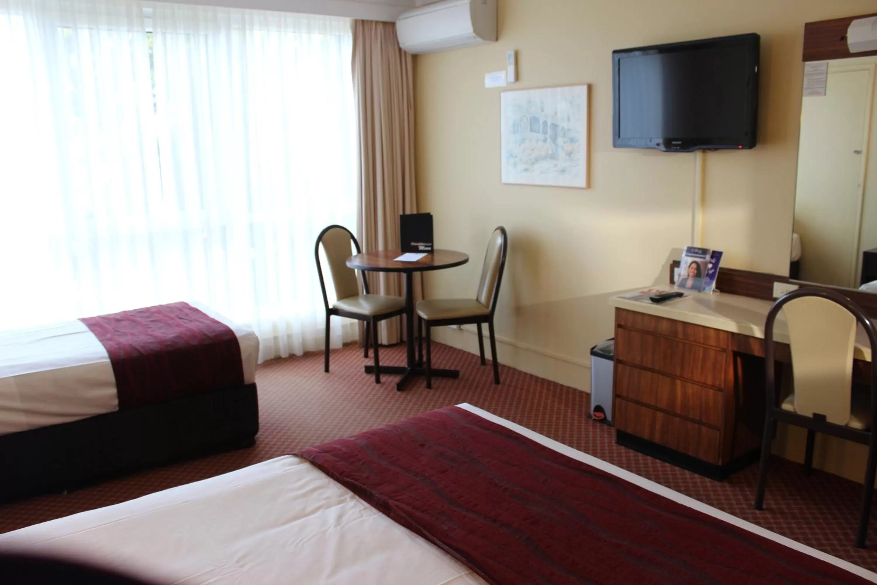 Bed in Alpine Motor Inn