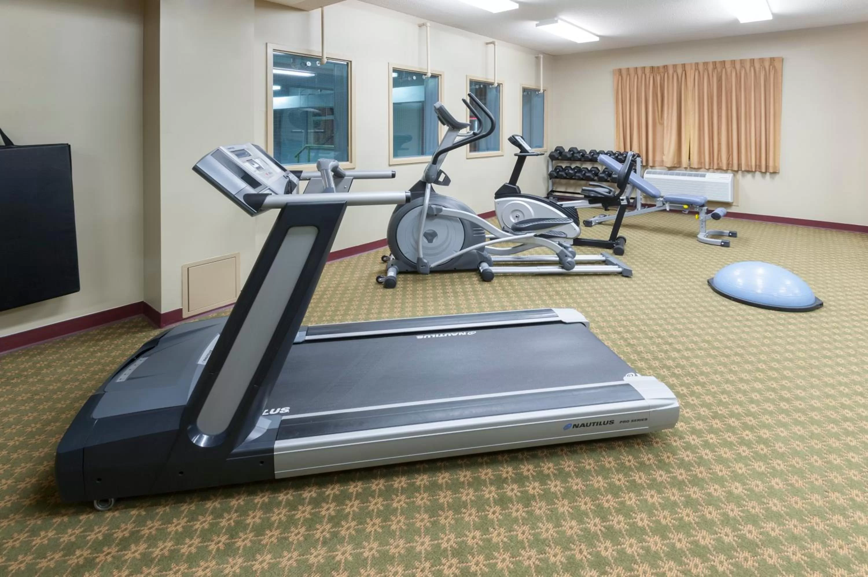Fitness centre/facilities in Super 8 by Wyndham Fort Saskatchewan