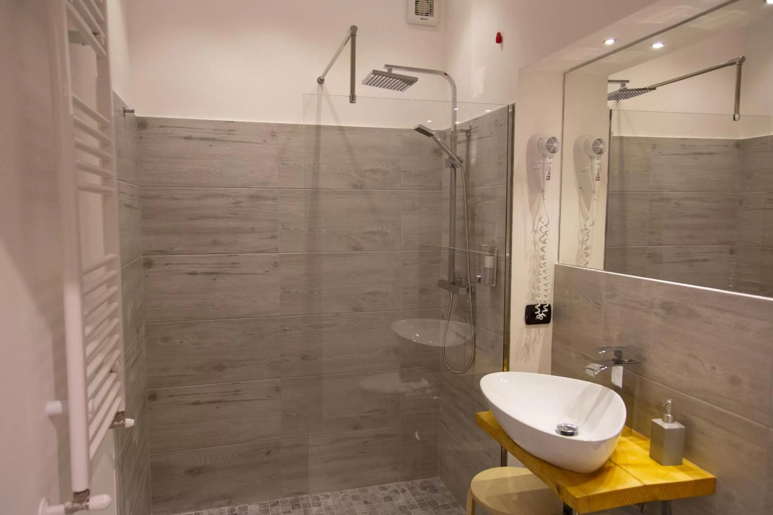 Bathroom in UP&B Rooms Catania