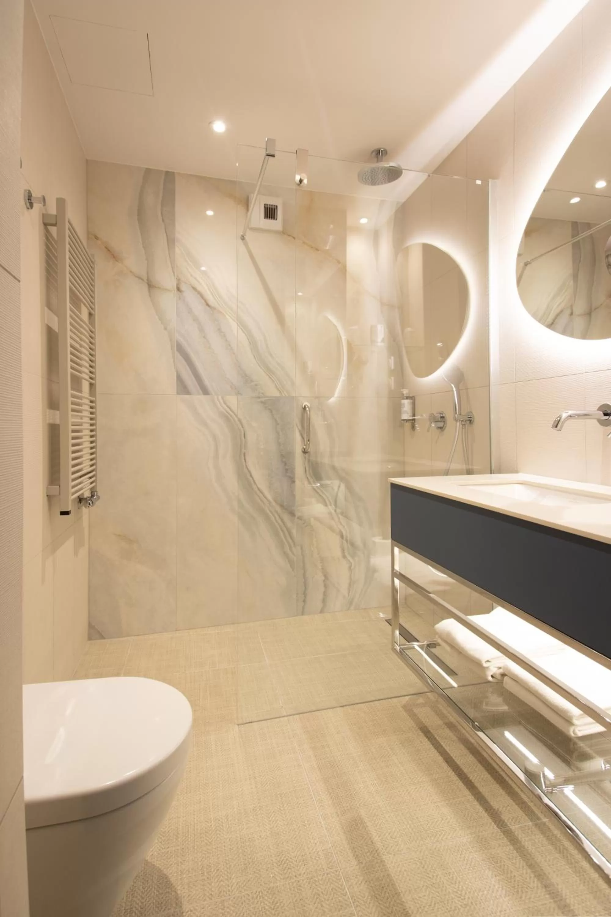 Bathroom in Hotel Zhong Hua