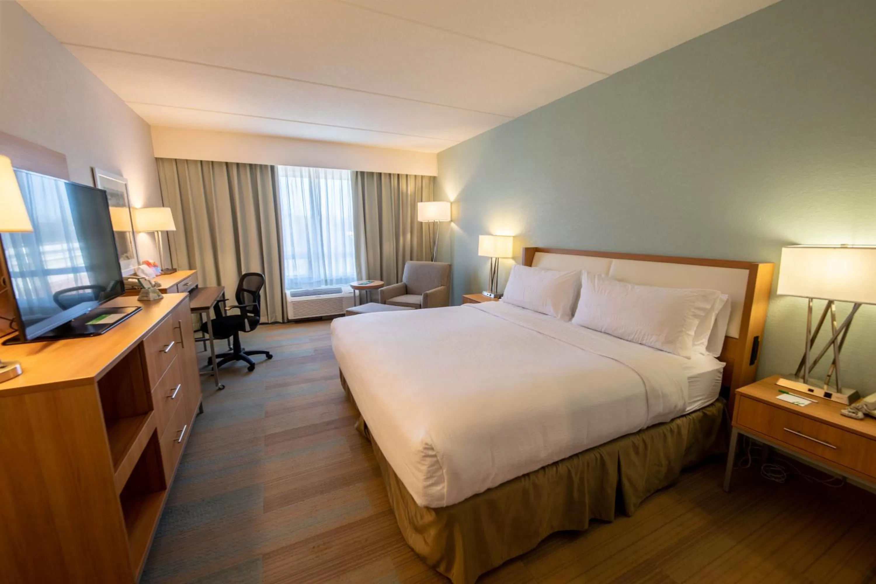 Photo of the whole room, Bed in Holiday Inn Manahawkin/Long Beach Island by IHG