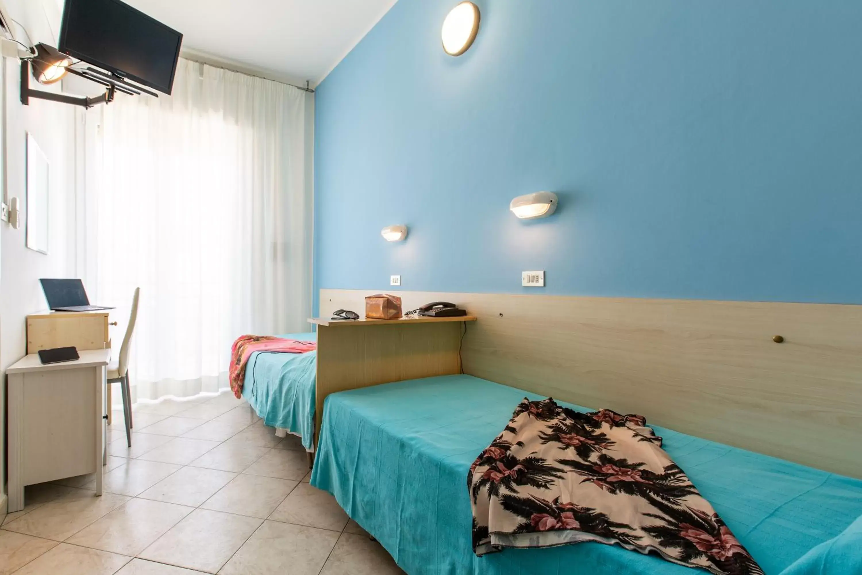 Economy Twin Room in Hotel Sant'Angelo Economy Twin Room in Hotel Sant'Angelo