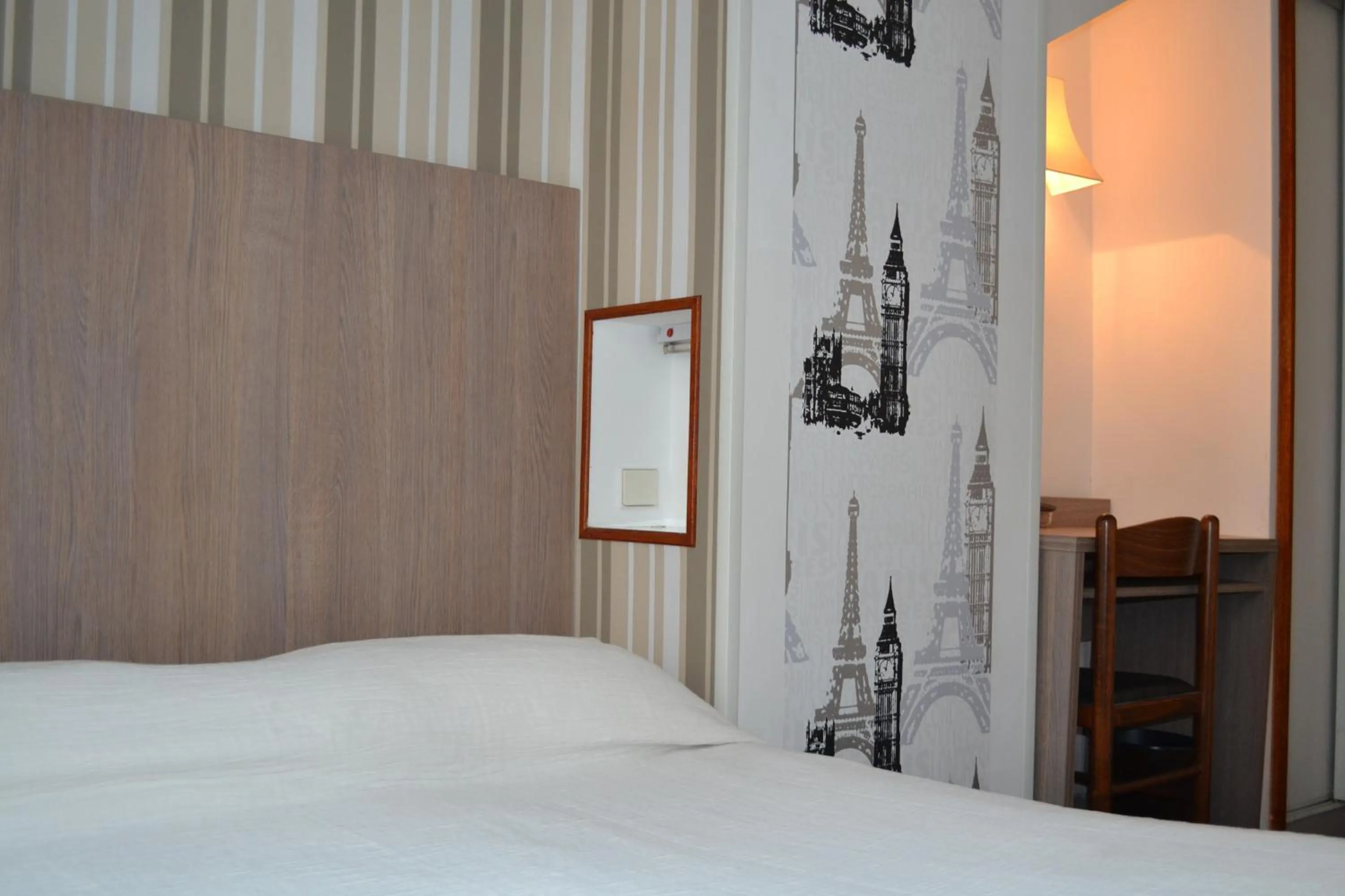 Bed in Hotel Royal Bergère