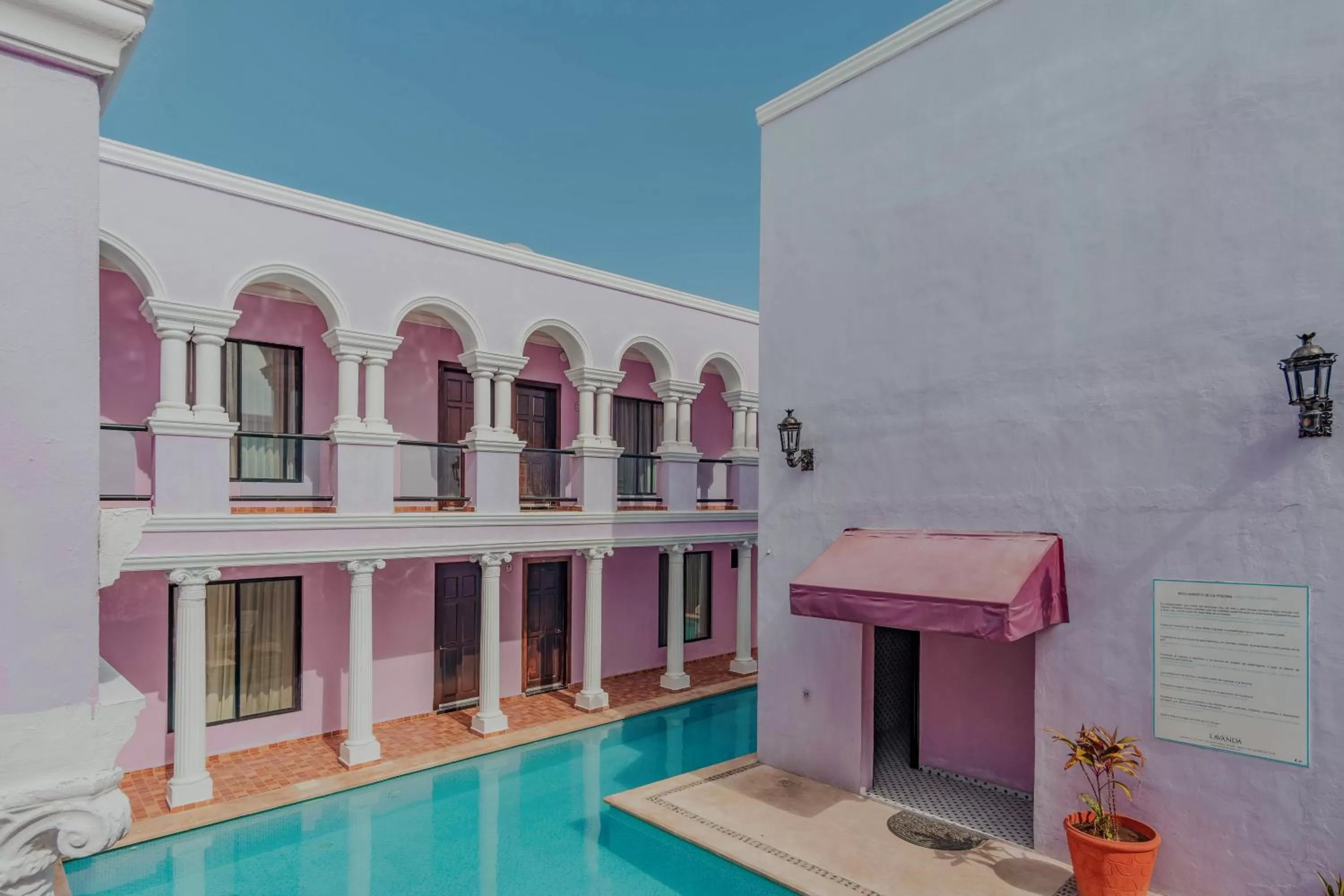 Swimming pool in Hotel Lavanda CAS Merida