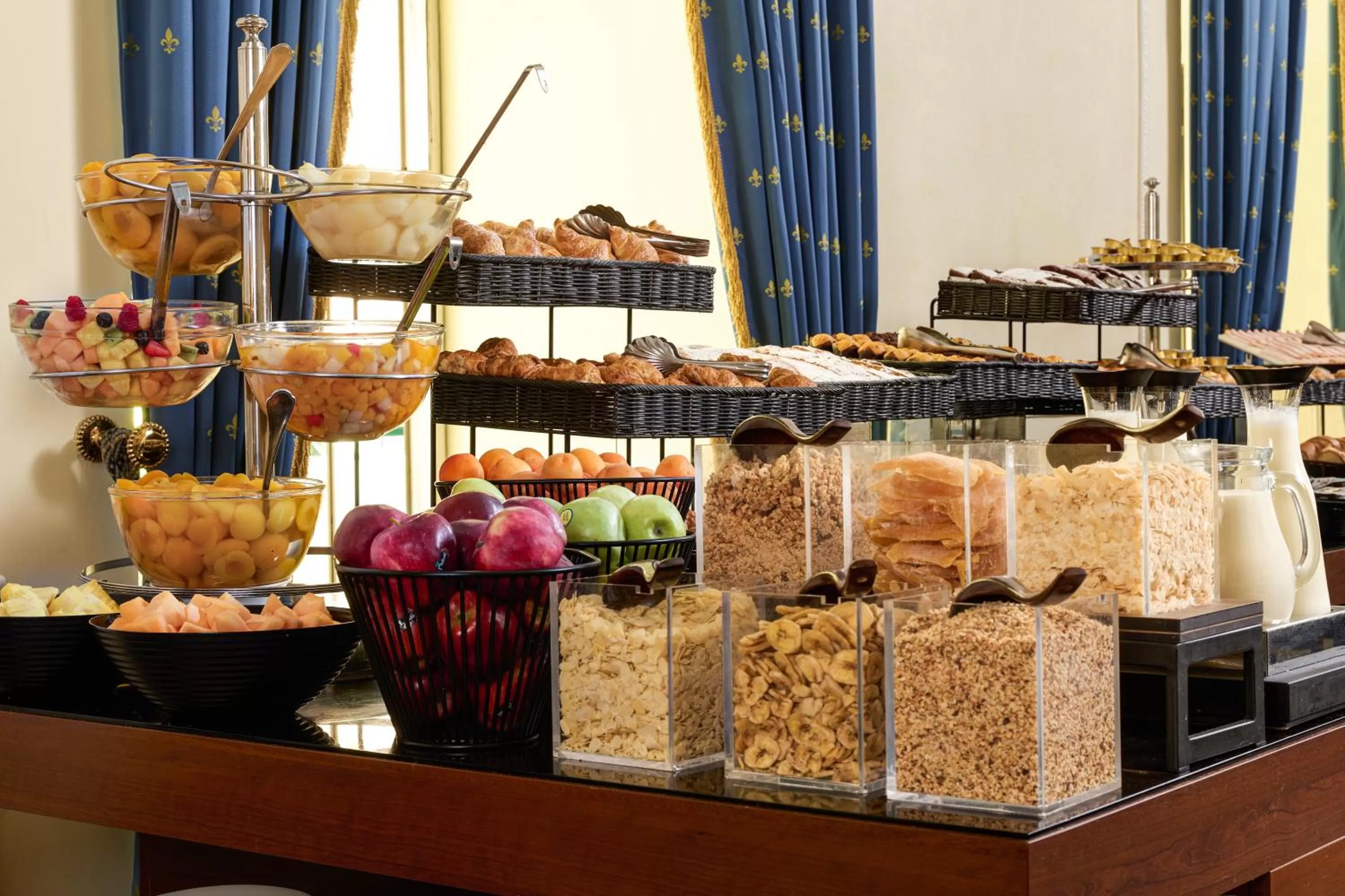 Buffet breakfast in Hotel Quirinale