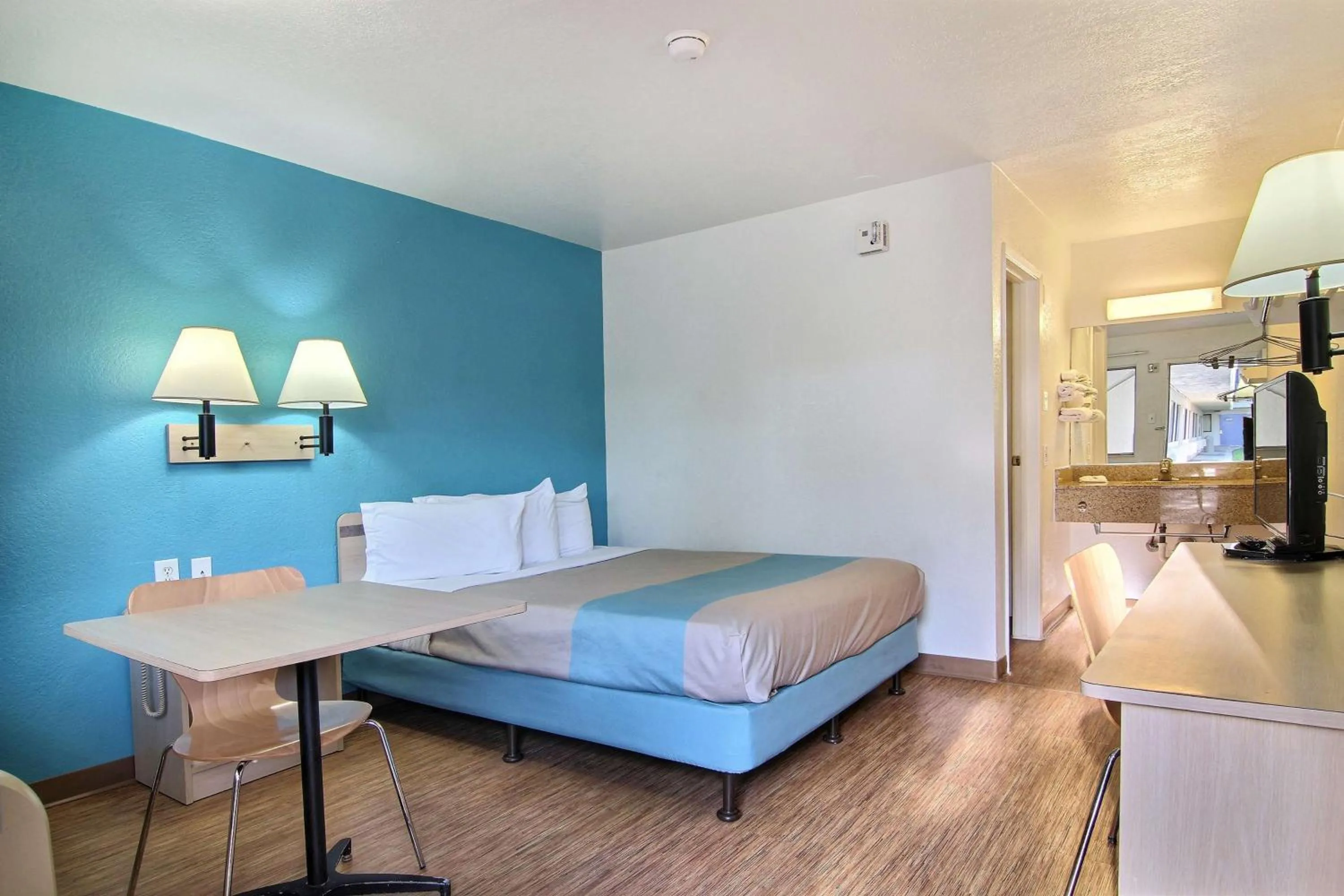 Photo of the whole room, Bed in Motel 6-Lubbock, TX