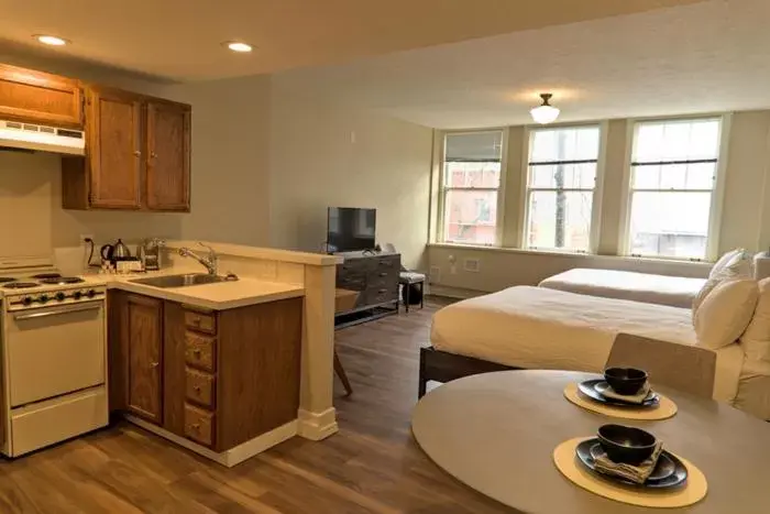 Historic Double Queen Studio Suite in Hotel Leo Historic Double Queen Studio Suite in Hotel Leo