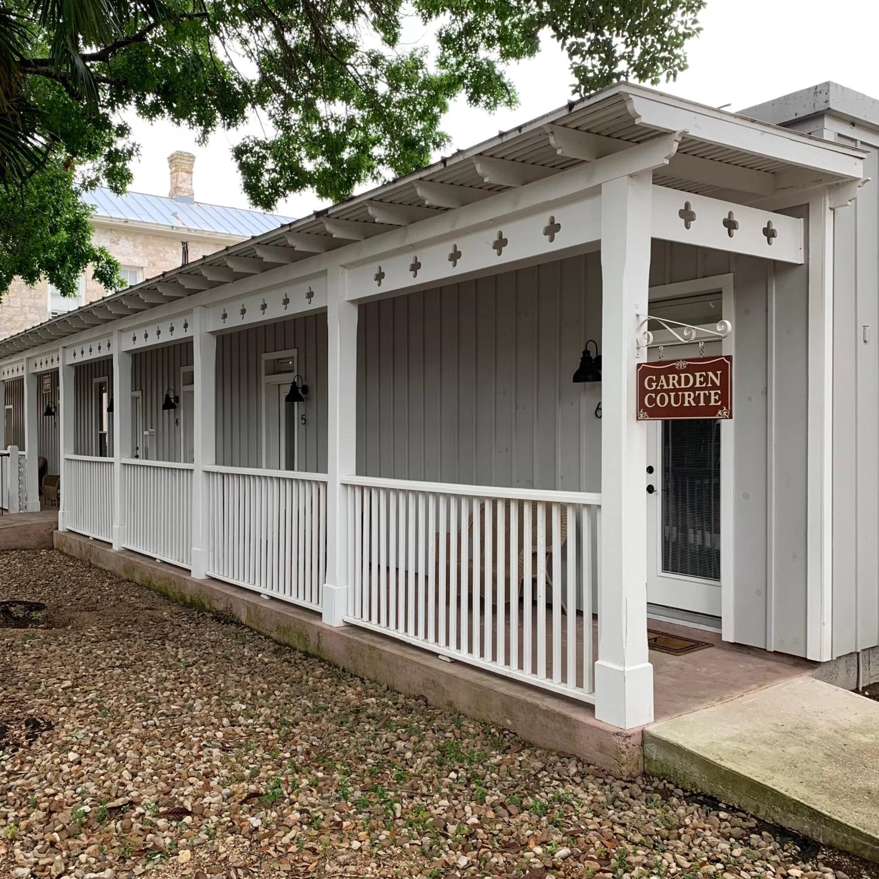 Facade/entrance in The Kendall