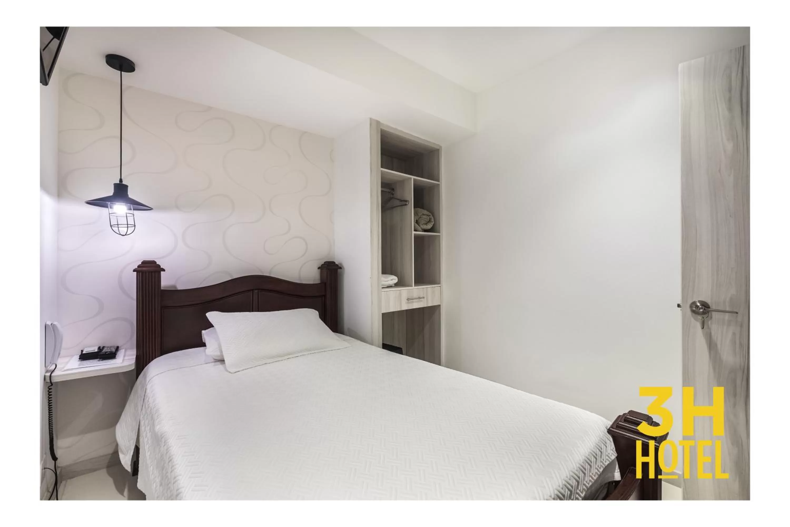 Bedroom, Bed in 3H HOTEL Av 70