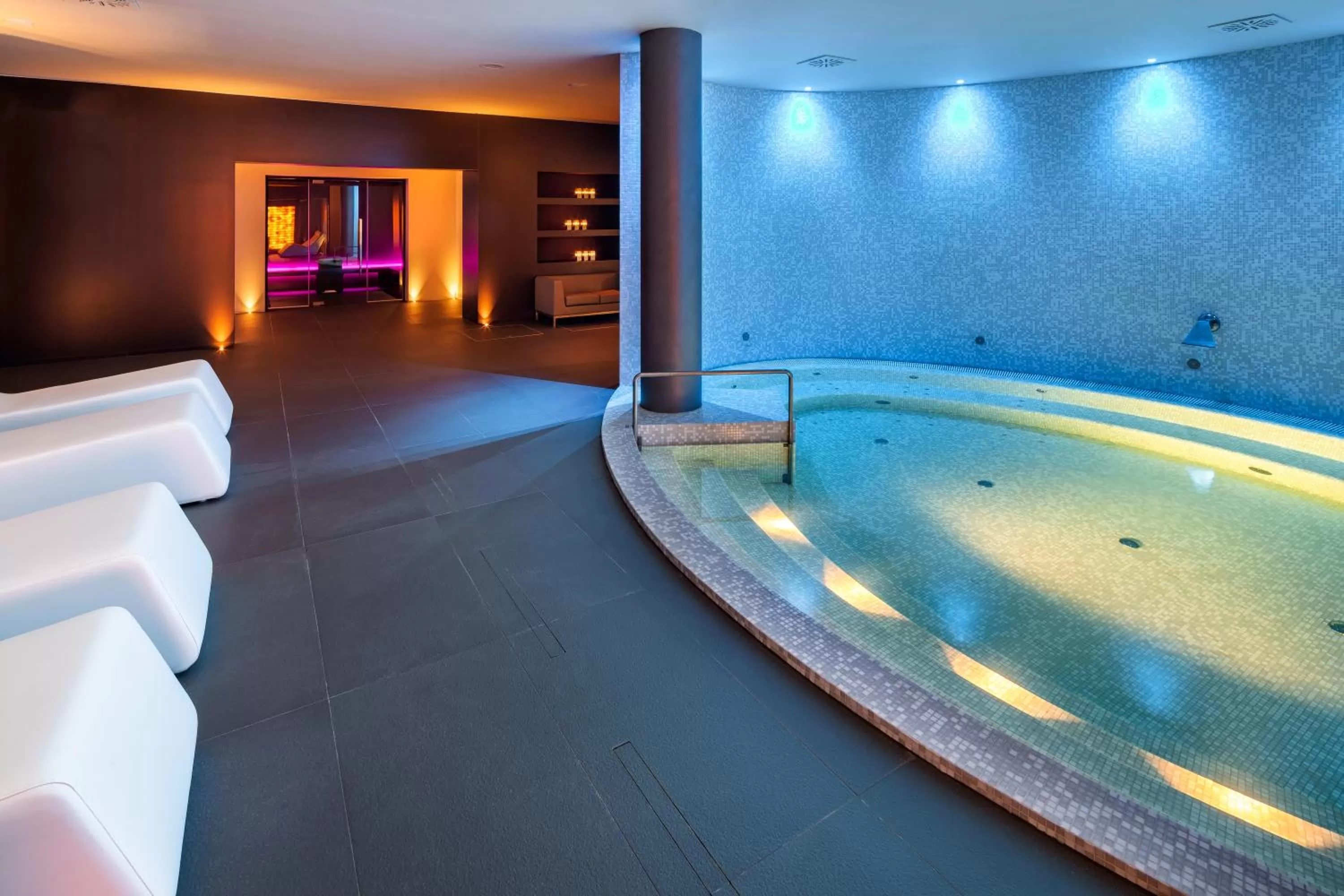 Hot Tub in GHV Hotel