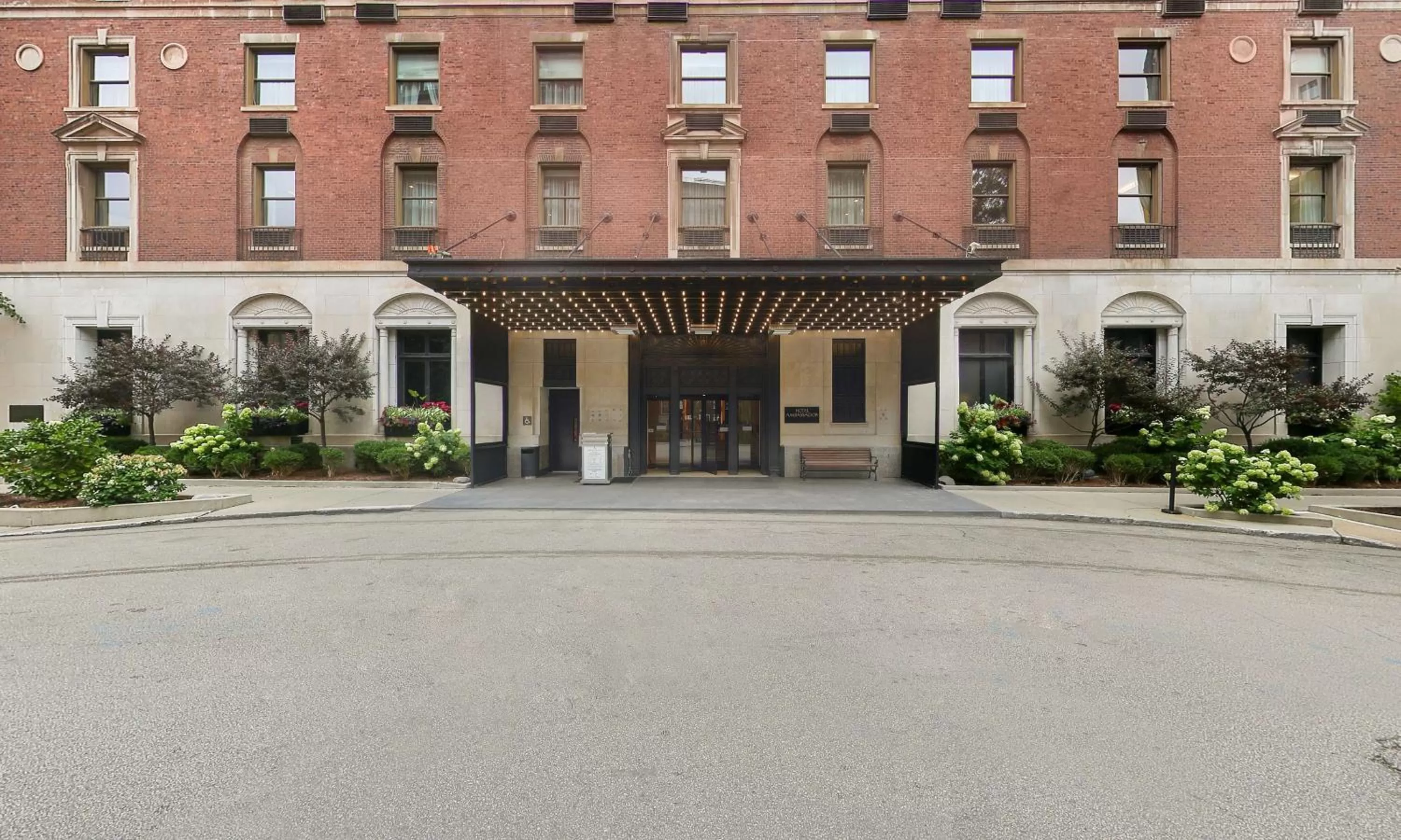 Ambassador Chicago, part of JdV by Hyatt