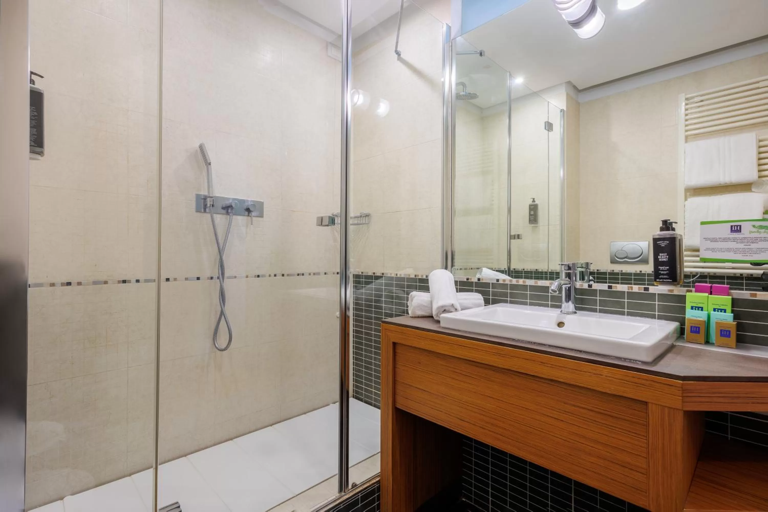 Bathroom in IH Hotels Milano Centrale