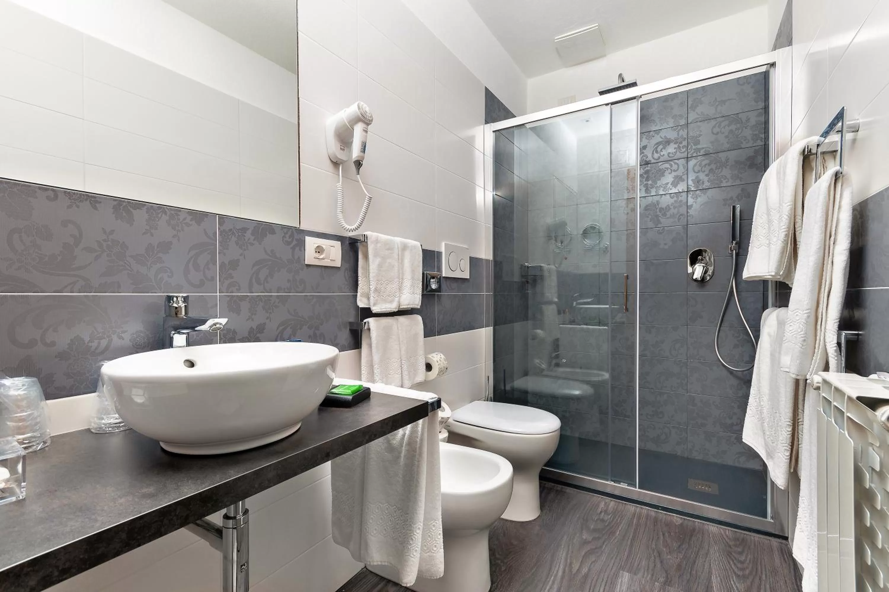 Shower in Hotel Monte Rosa