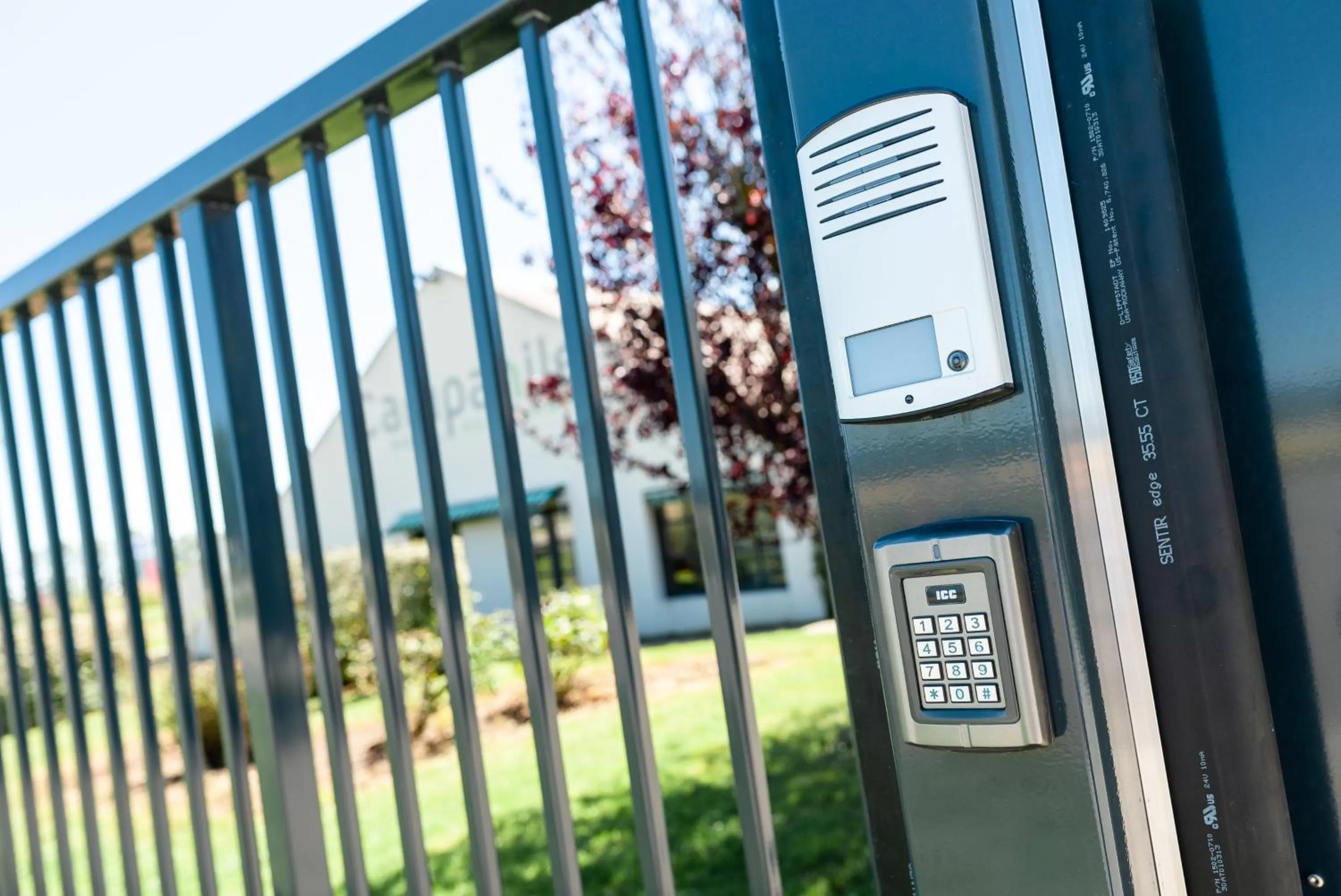 Facade/entrance in Campanile Beaune