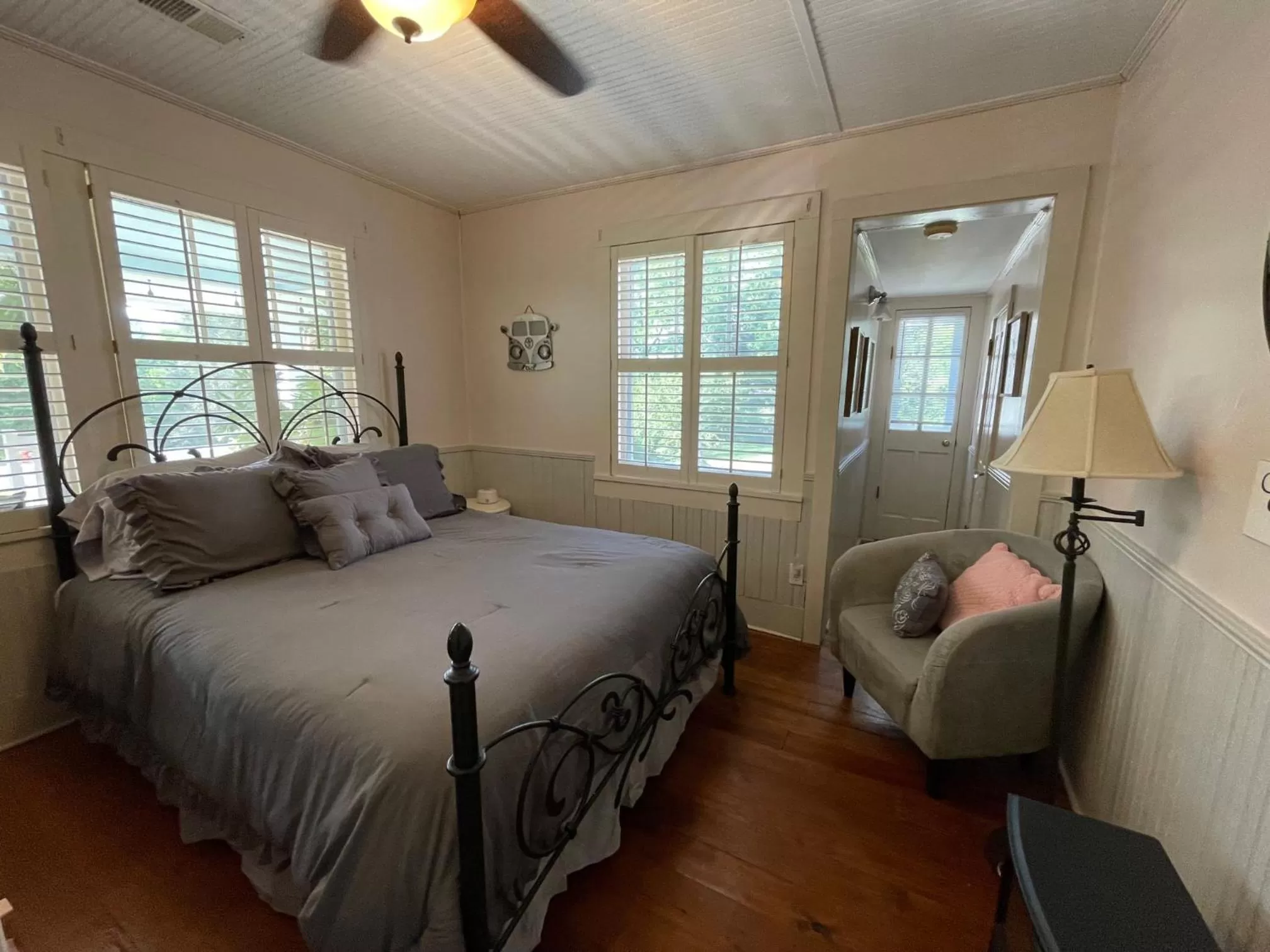 Standard Queen Room in Folkestone Inn