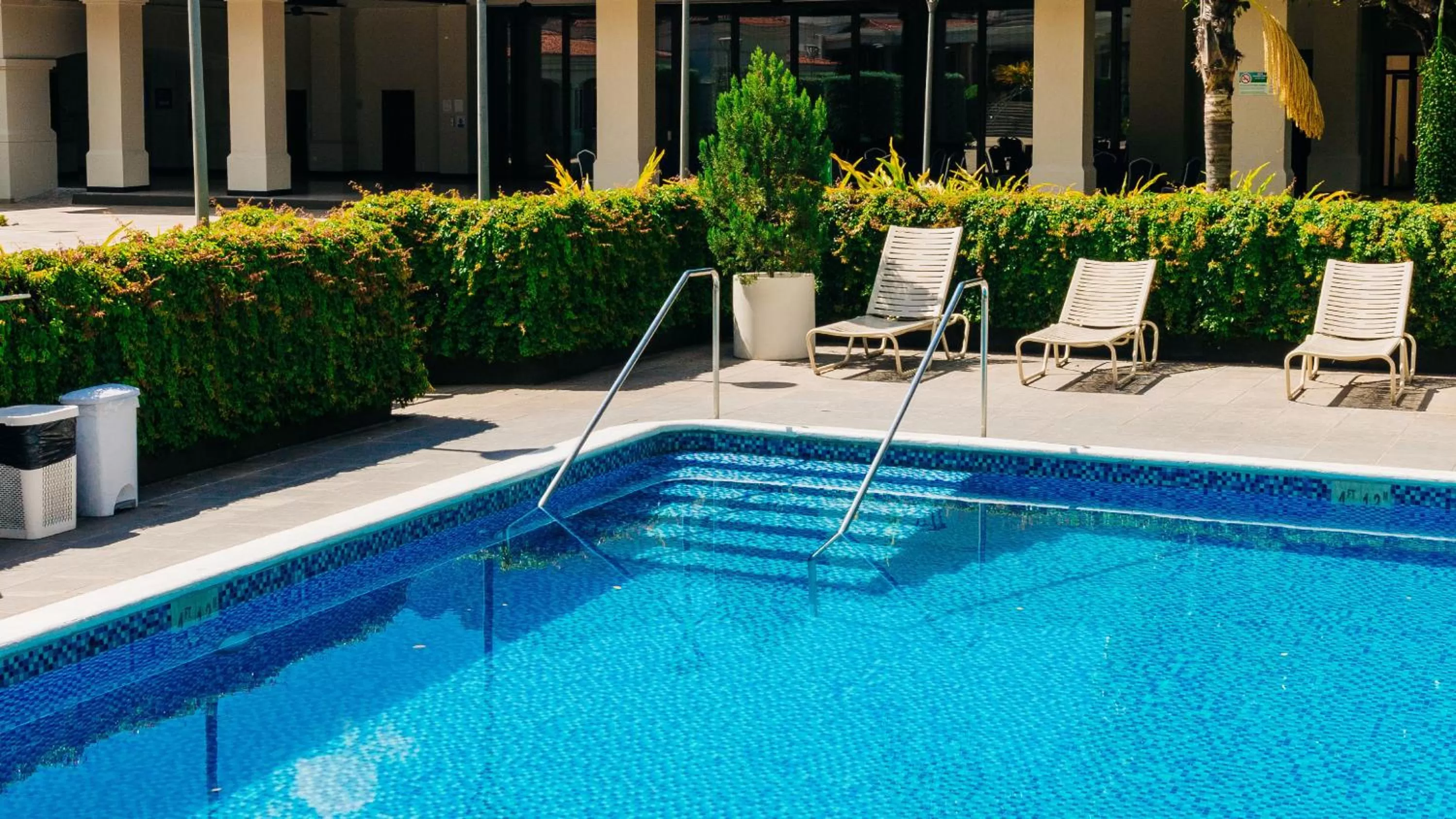 Swimming pool in Hilton San Salvador
