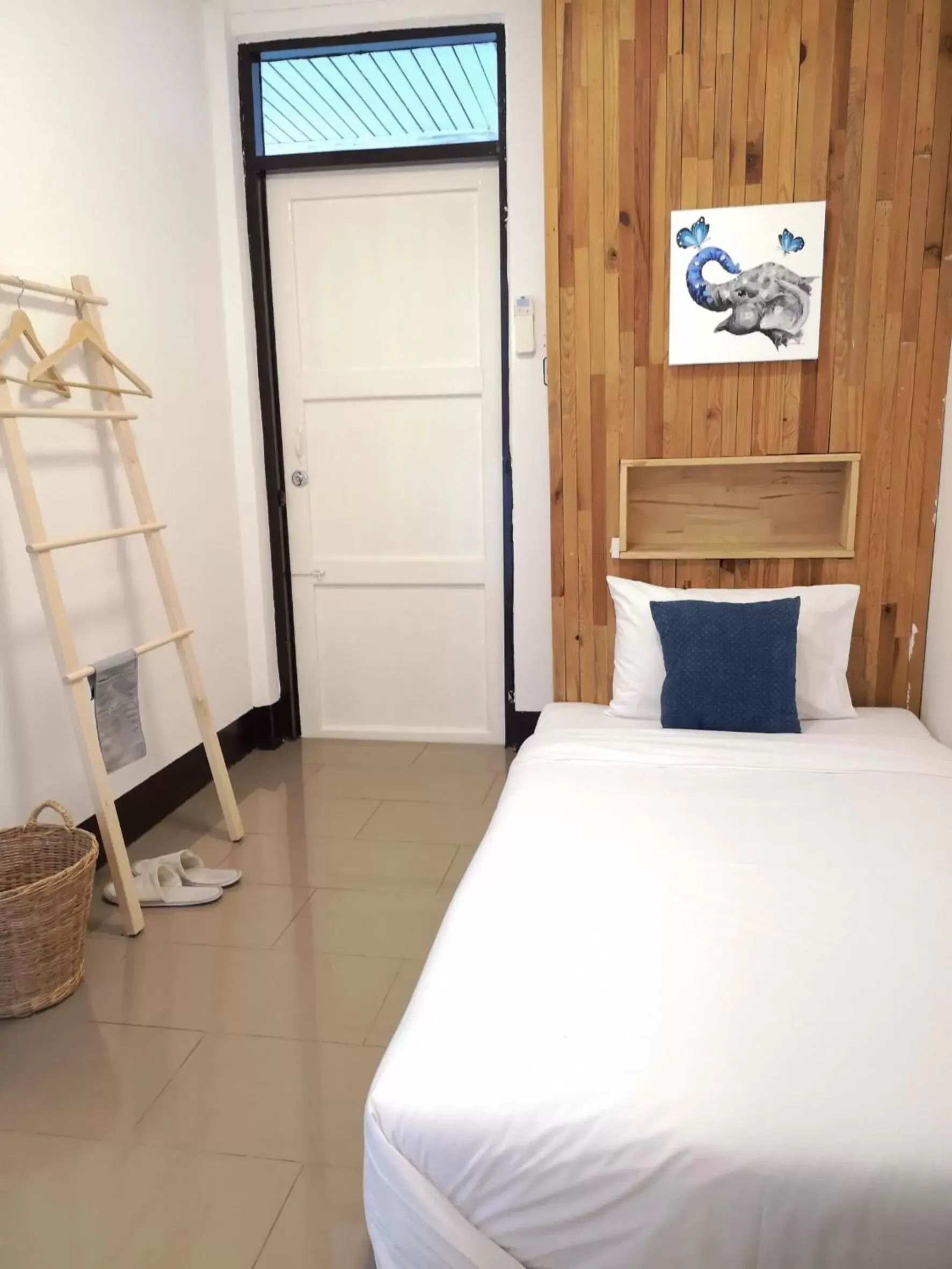 Economy Single Room in Cozy by Funwahn Economy Single Room in Cozy by Funwahn