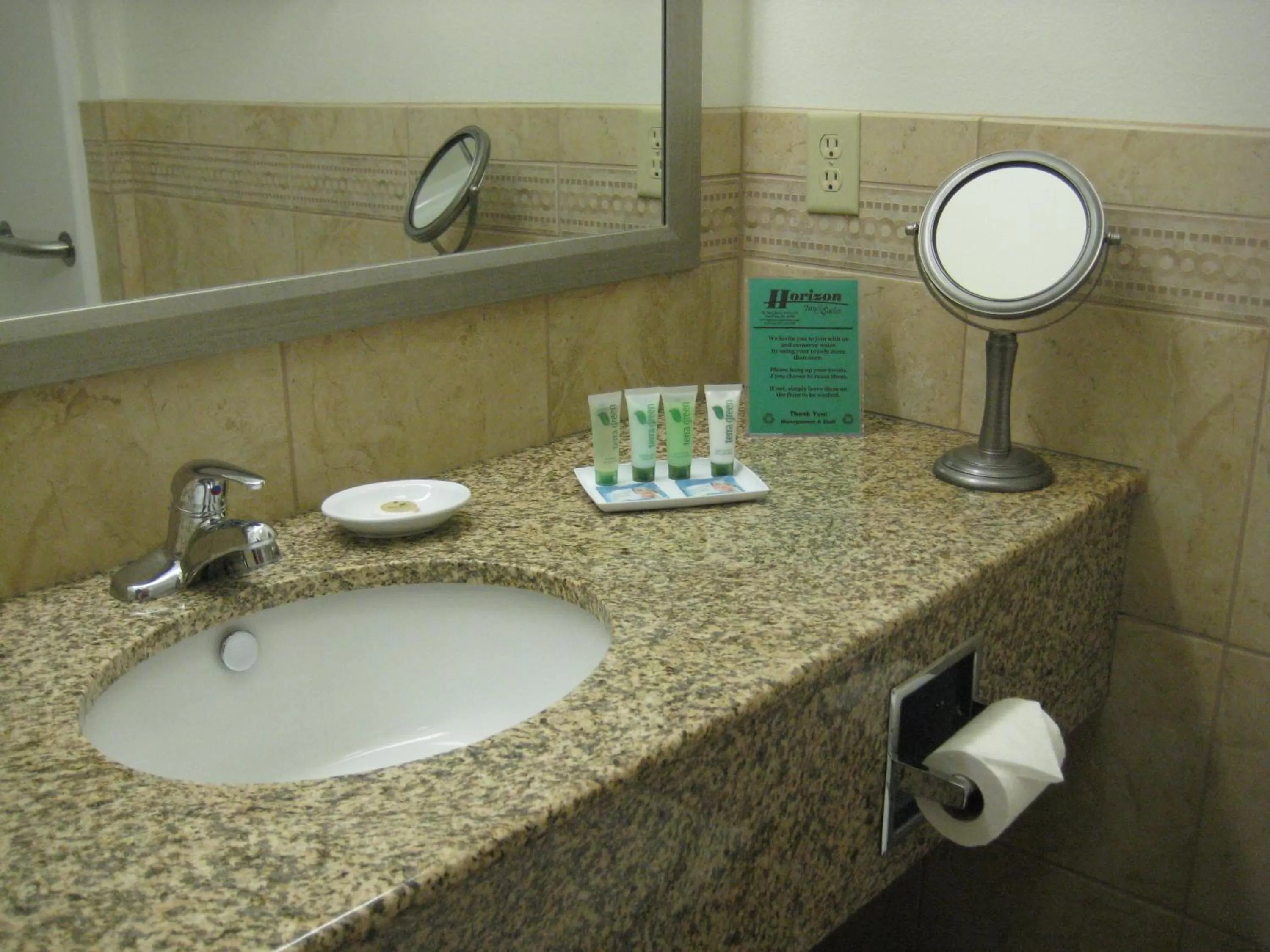 Bathroom in Horizon Inn & Suites