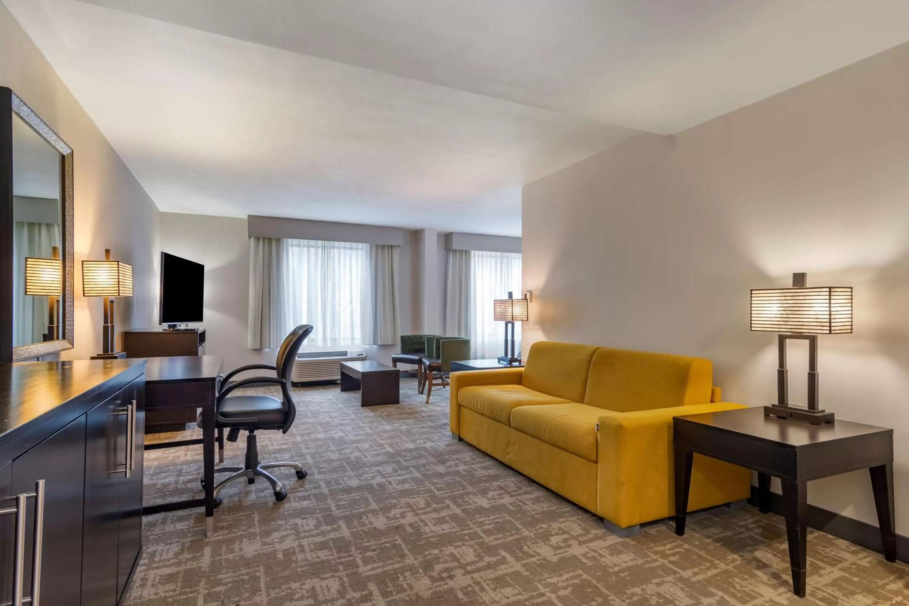 Bedroom in Best Western Plus Dalton Inn