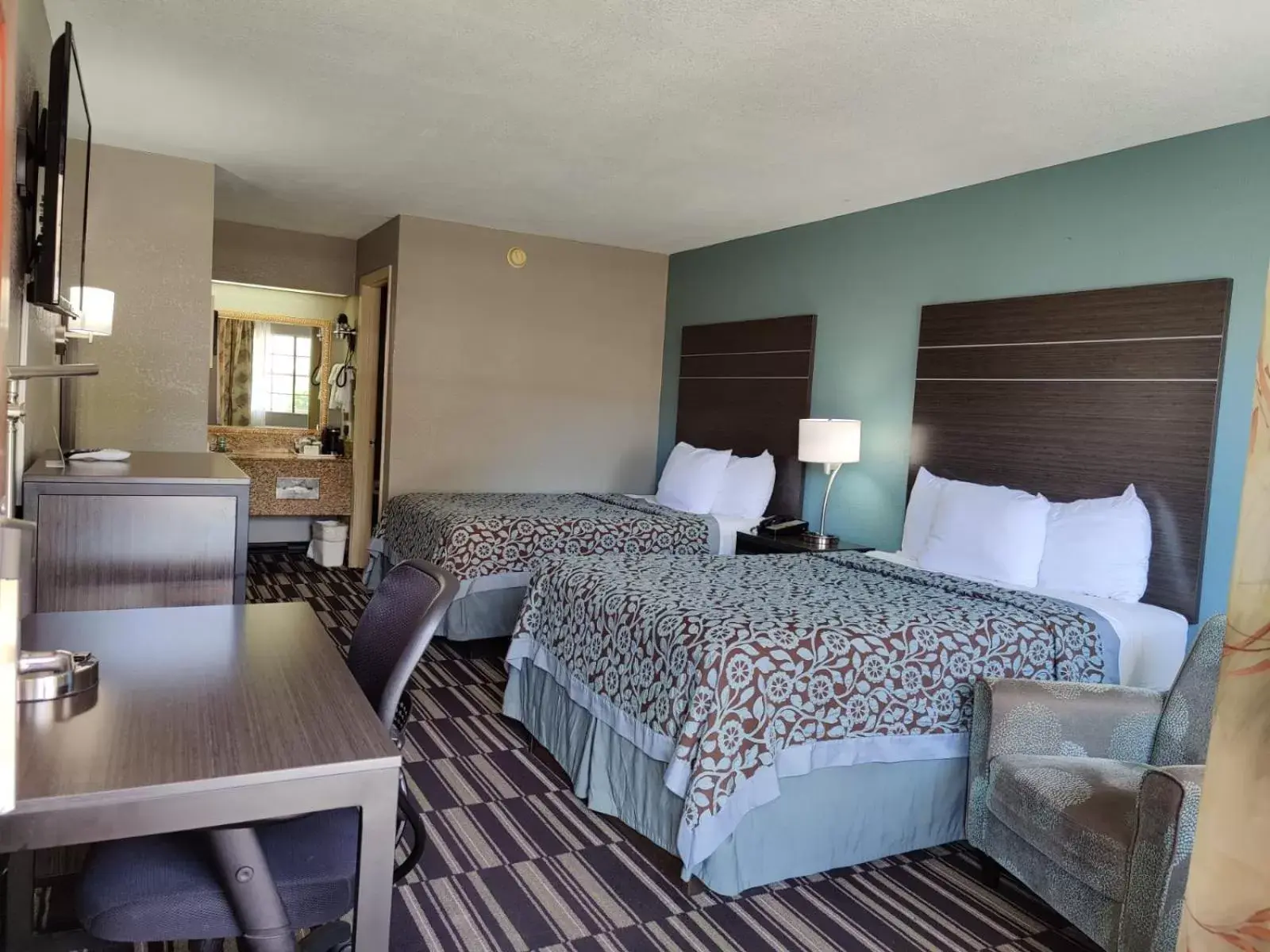 Double Room with Two Double Beds - Smoking in Days Inn by Wyndham Southaven MS Double Room with Two Double Beds - Smoking in Days Inn by Wyndham Southaven MS