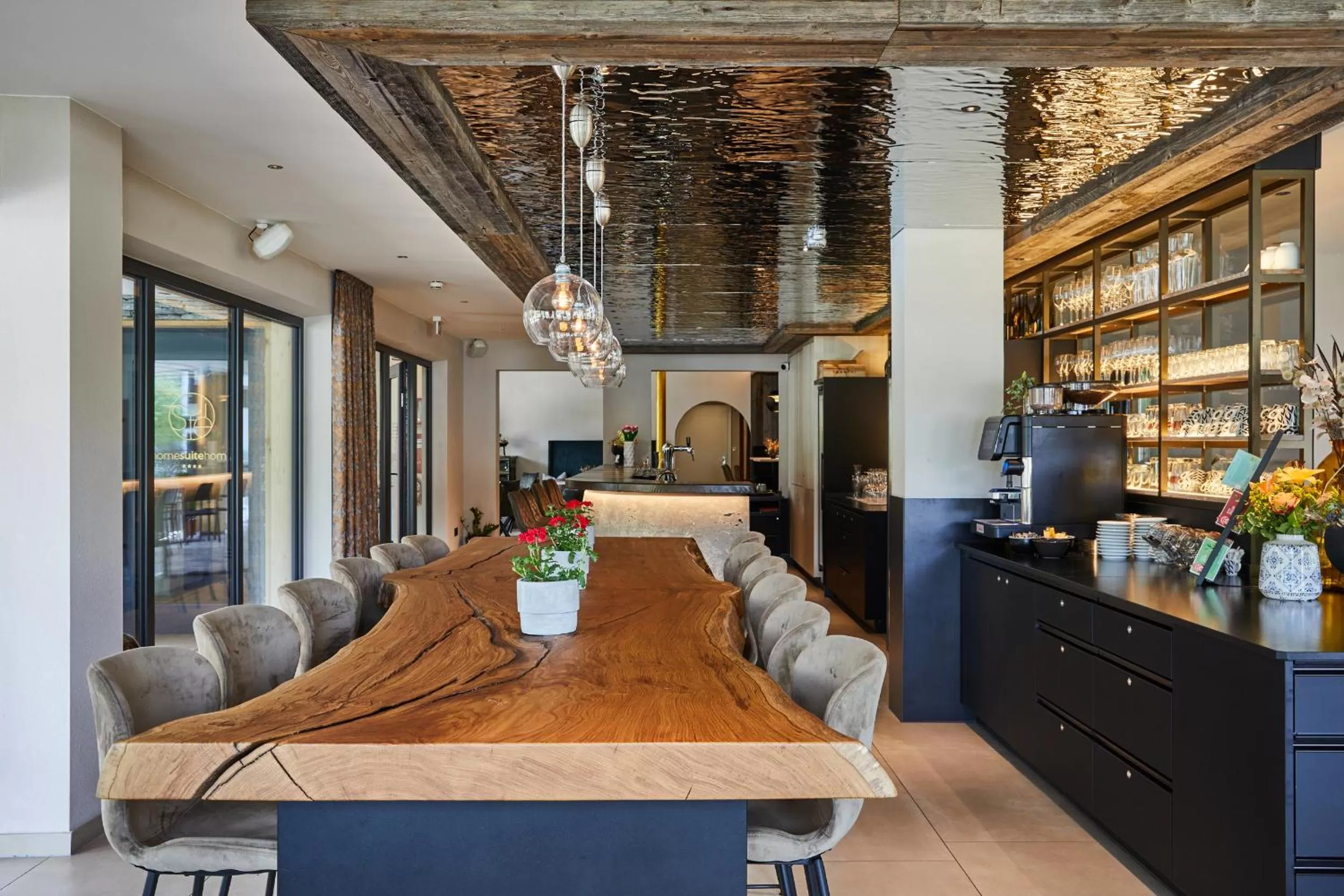 Restaurant/places to eat, Dining Area in Home suite home