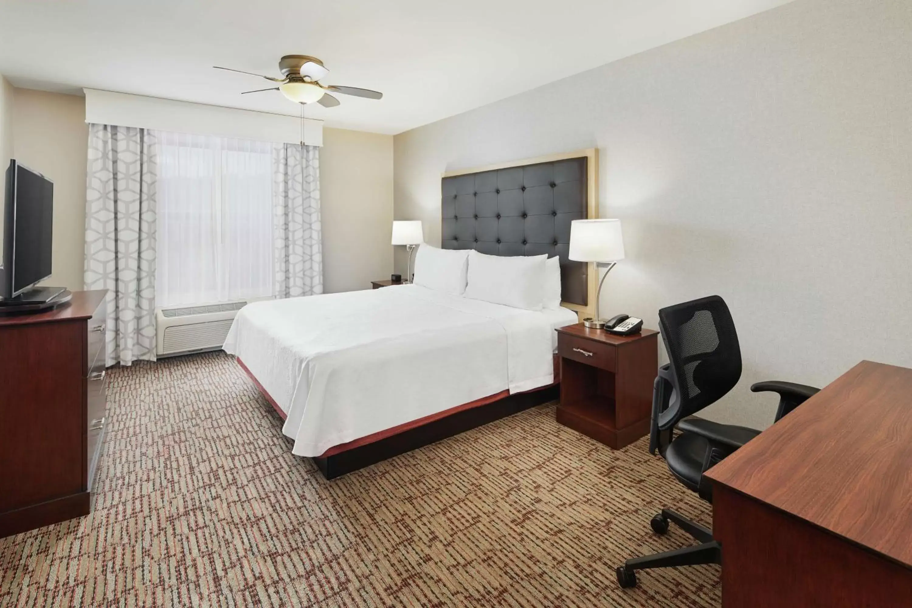 Two Bedroom Suite with One King and Two Queen Beds - Non-Smoking in Homewood Suites by Hilton Columbus Two Bedroom Suite with One King and Two Queen Beds - Non-Smoking in Homewood Suites by Hilton Columbus