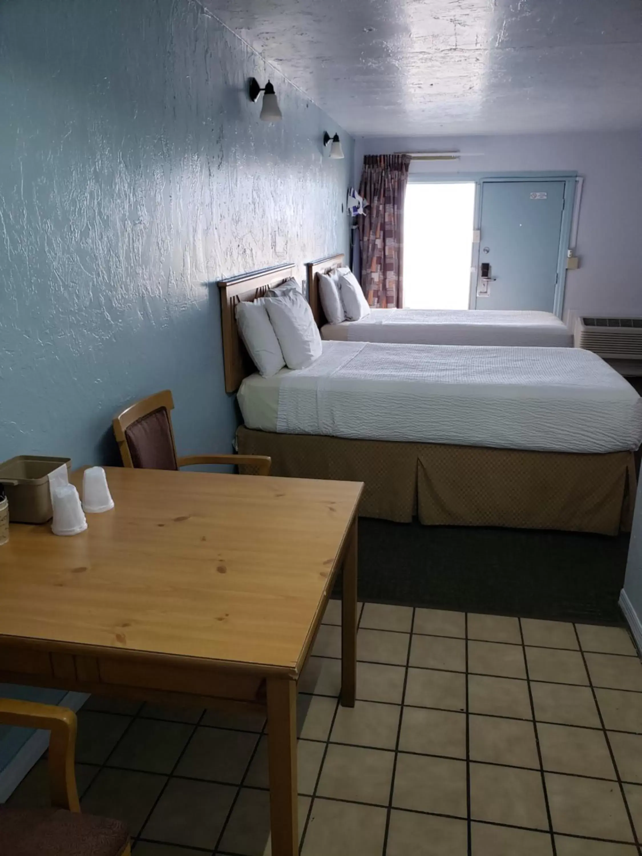 Double Room with Two Double Beds in Topaz Motel - Flagler Beach Double Room with Two Double Beds in Topaz Motel - Flagler Beach