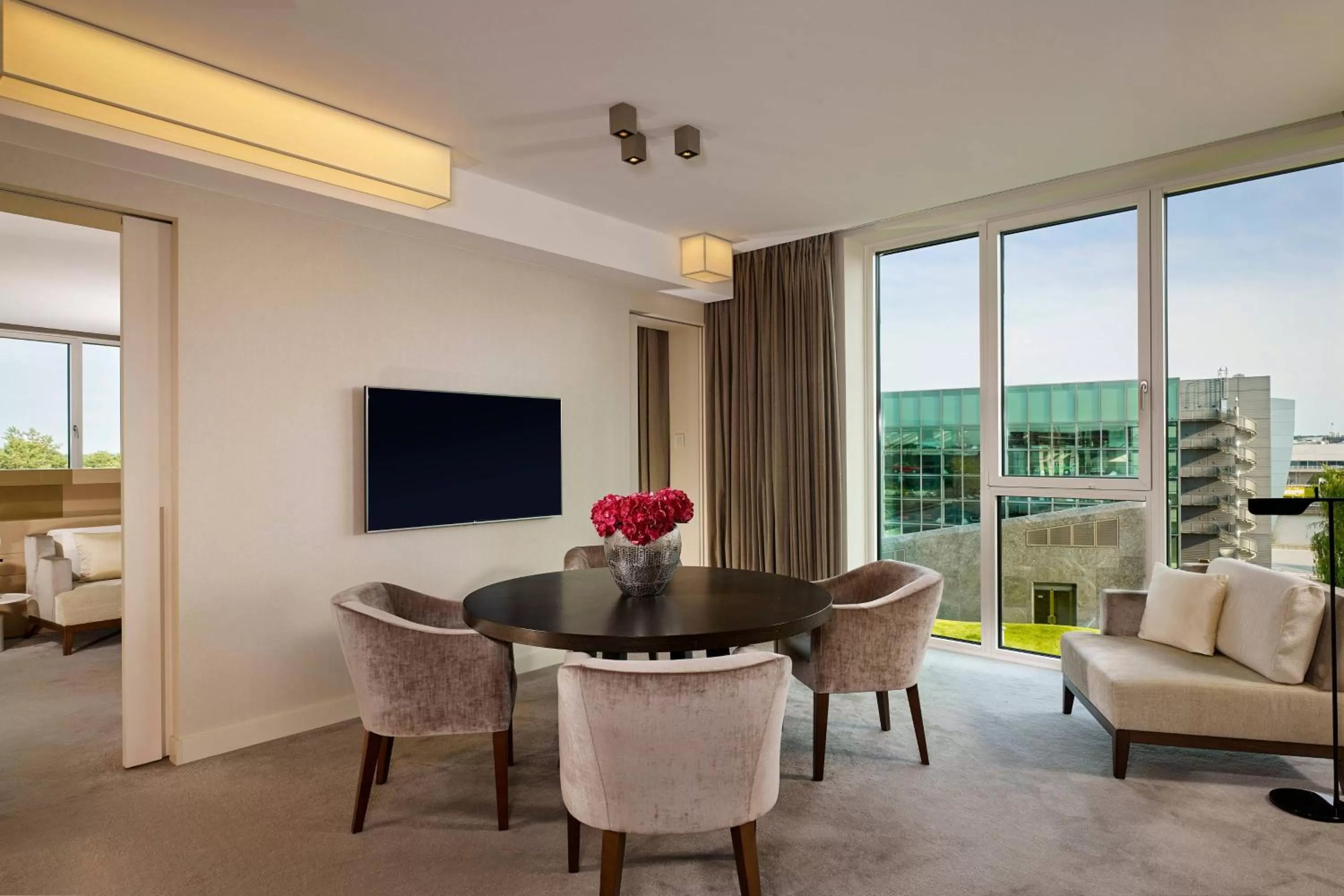 Lounge or bar in The Ritz-Carlton, Wolfsburg